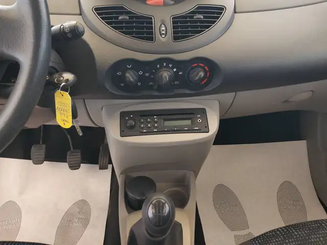 Renault Twingo view 10