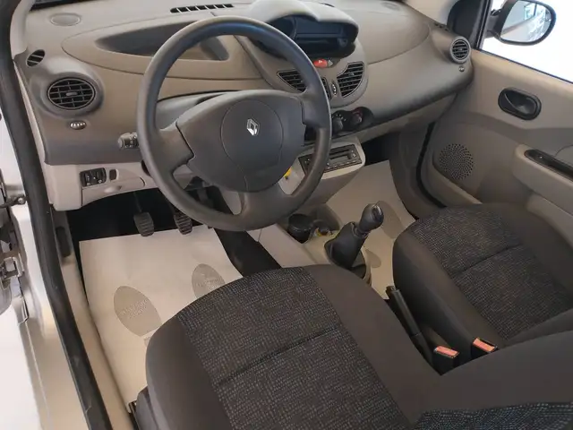 Renault Twingo view 3