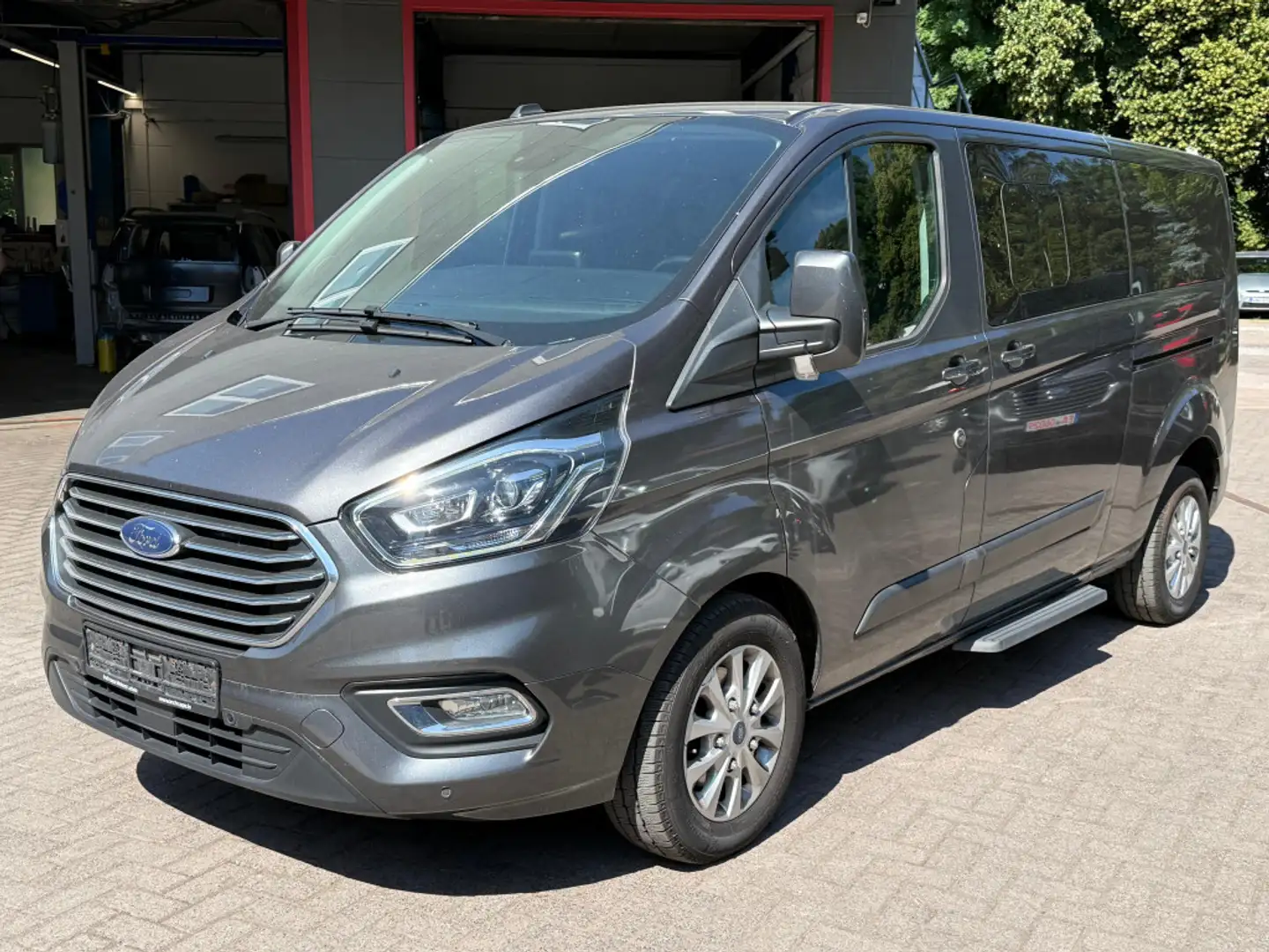 Ford Tourneo Custom 320 Aut. L2 BI-XEN+SHZ+CARPLAY+8S Grigio - 2
