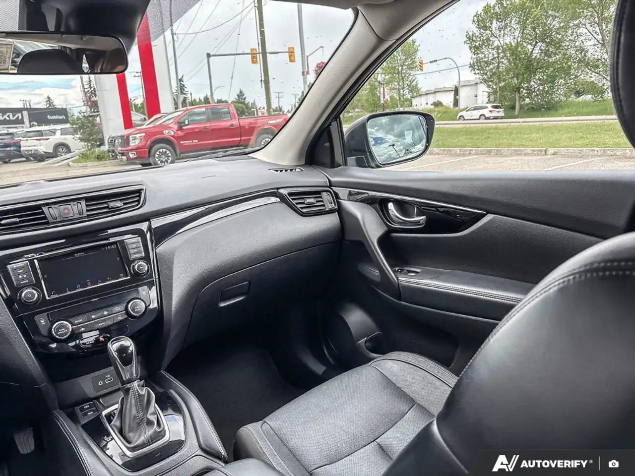 Nissan Qashqai снимка Nissan Qashqai