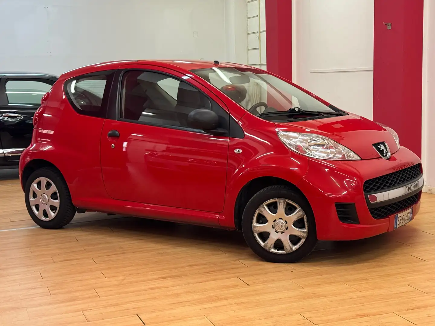 Peugeot 107 3p 1.0 12v Sweet Years Unica pro Garantita Rojo - 1