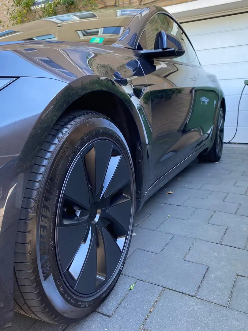 Tesla Model 3 RWD 60 kWh | Facelift 2024 | Donkergrijs | Grijs - 2