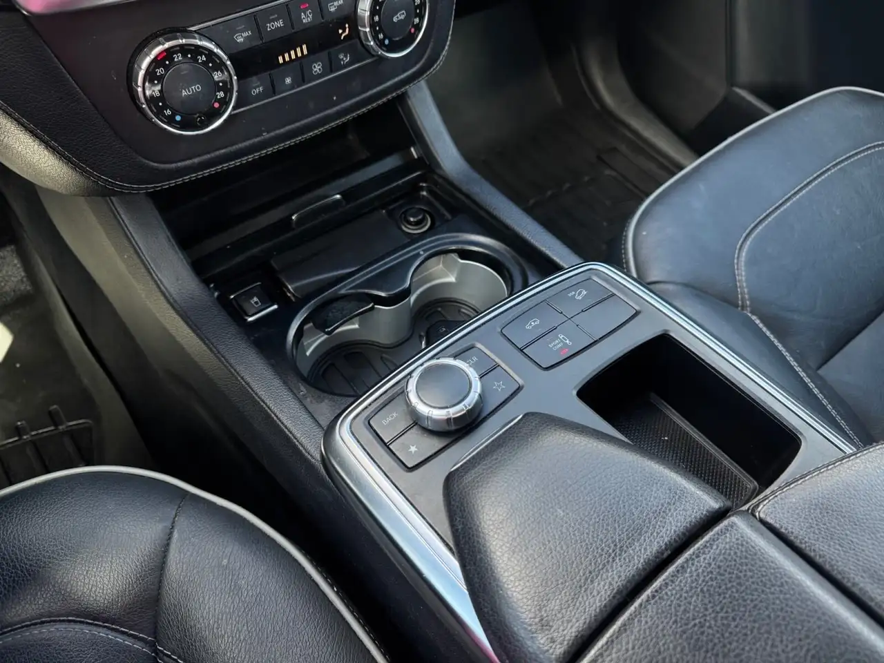 Mercedes-Benz M-Class снимка Mercedes-Benz M-Class
