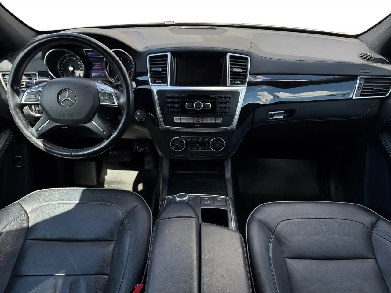 Mercedes-Benz M-Class снимка Mercedes-Benz M-Class