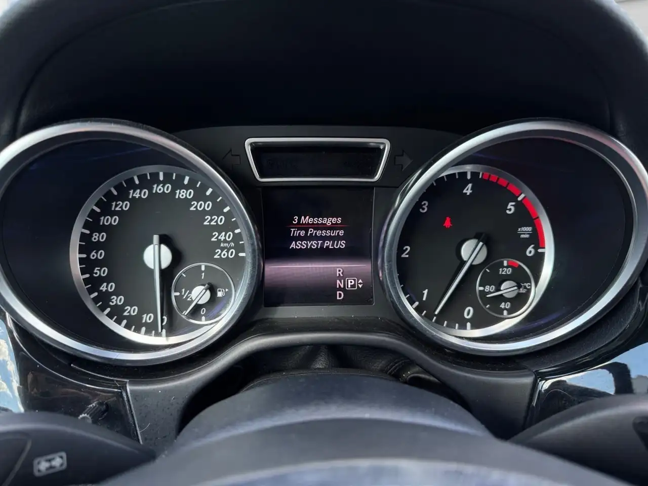 Mercedes-Benz M-Class снимка Mercedes-Benz M-Class