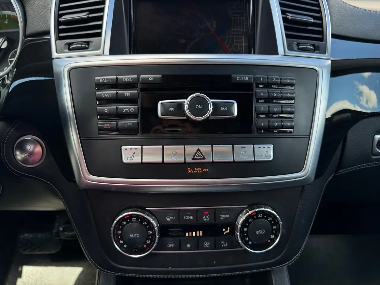 Mercedes-Benz M-Class снимка Mercedes-Benz M-Class