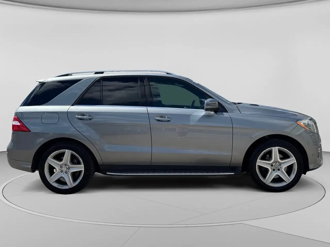 Mercedes-Benz M-Class снимка Mercedes-Benz M-Class