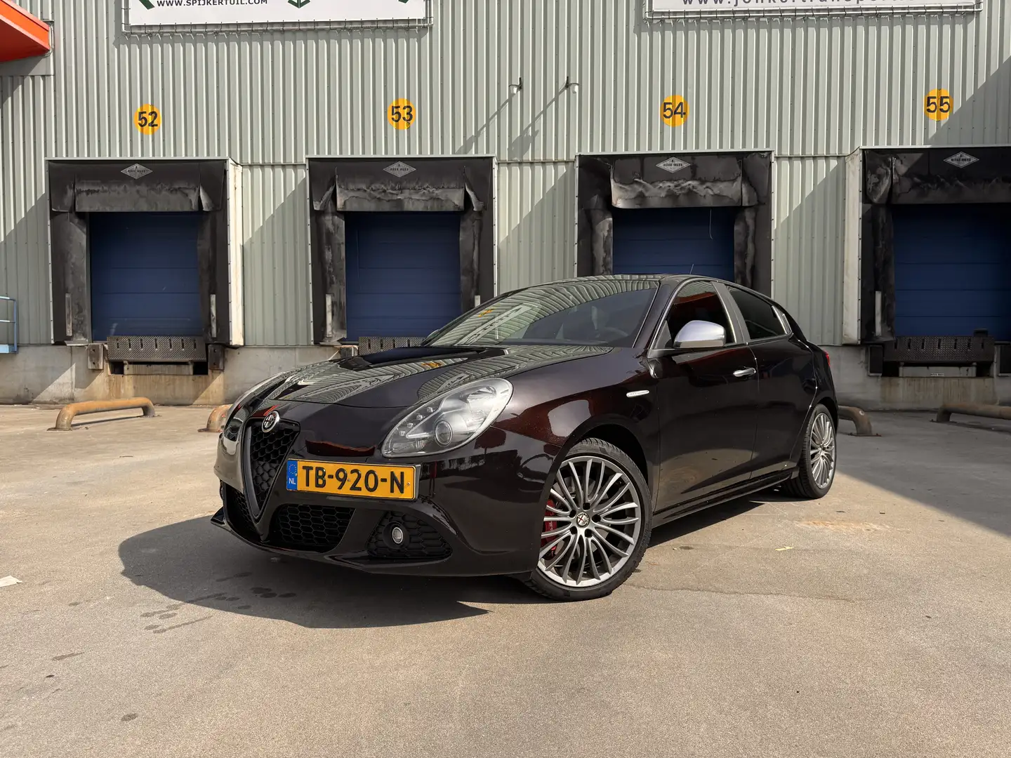 Alfa Romeo Giulietta 1.4 T Distinctive Zwart - 1
