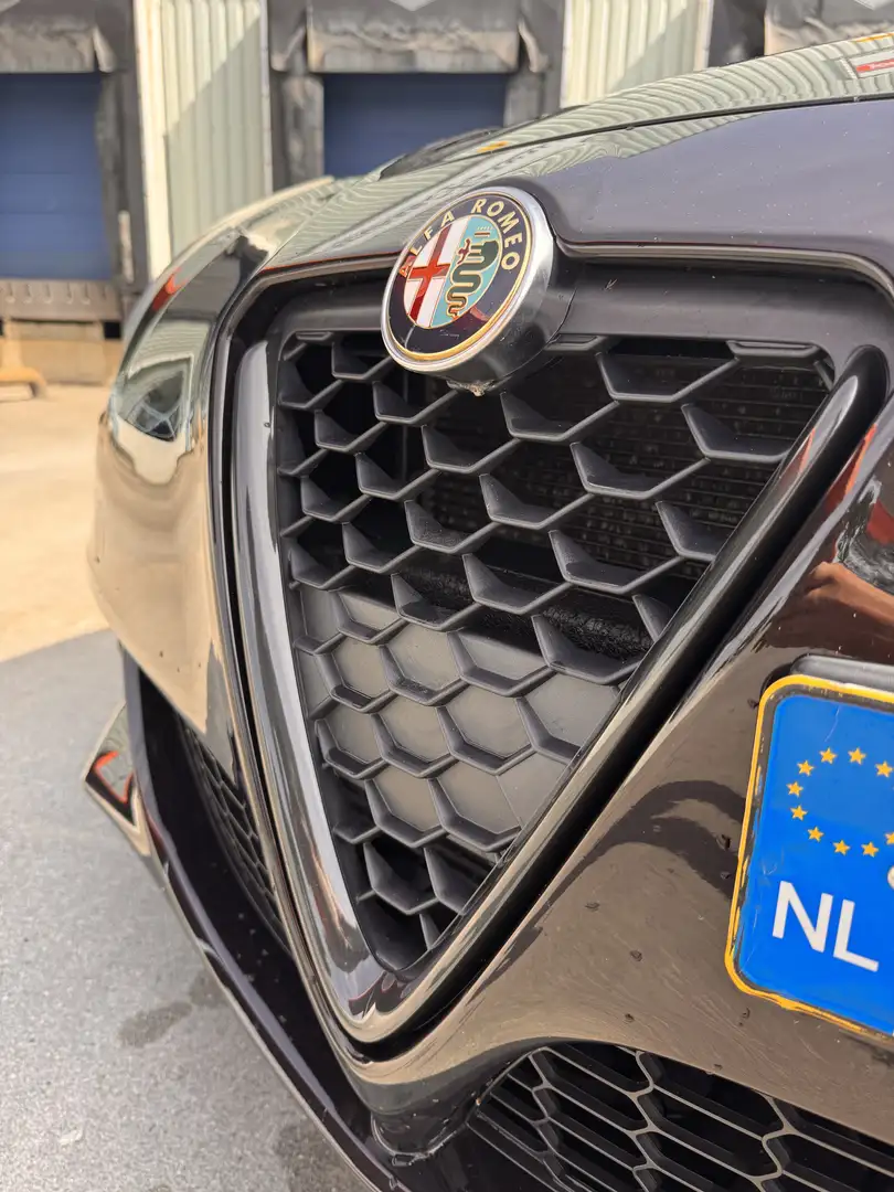 Alfa Romeo Giulietta 1.4 T Distinctive Zwart - 2