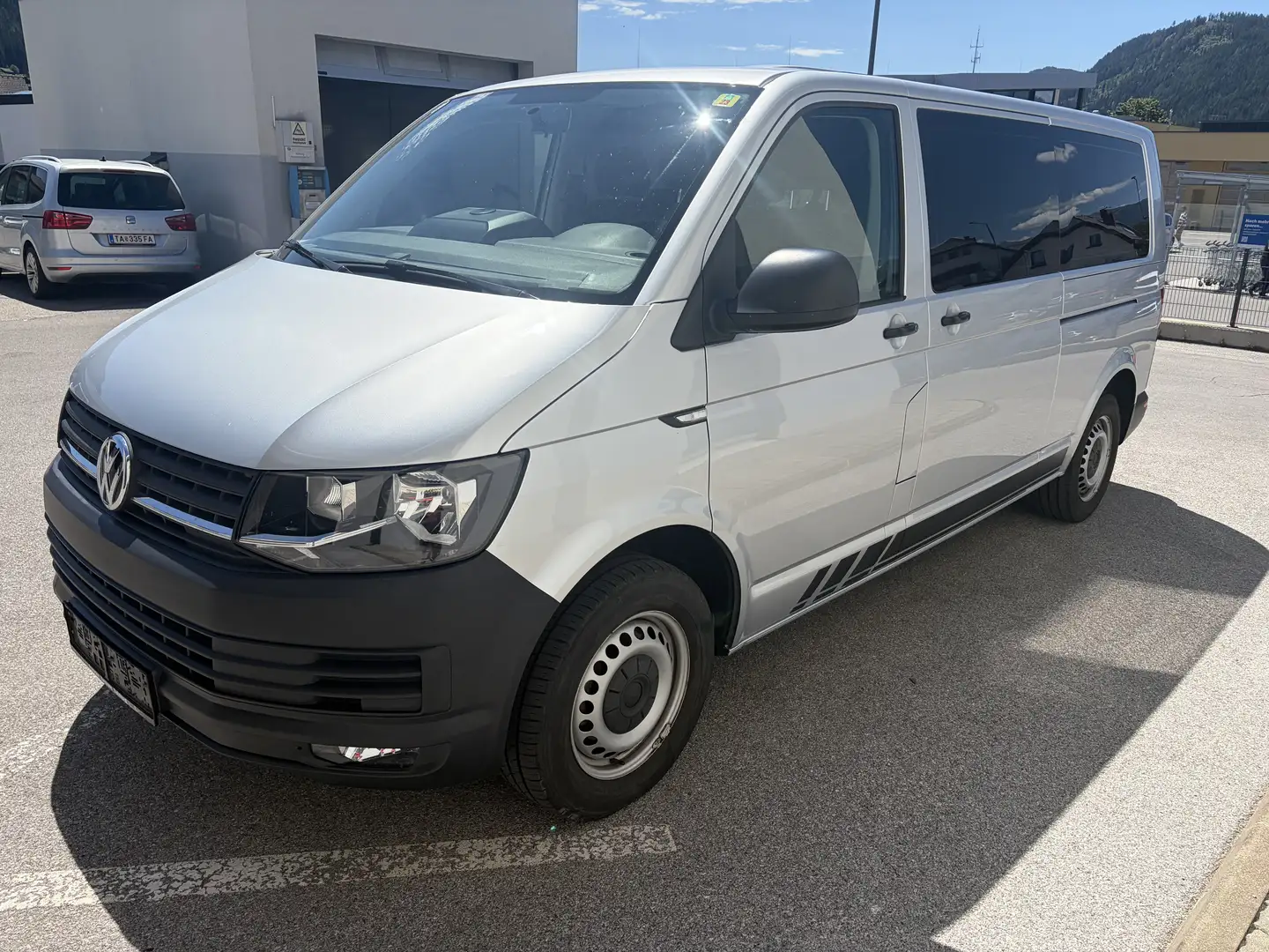 Volkswagen T6 Kombi LR 2,0 TDI BMT - 1