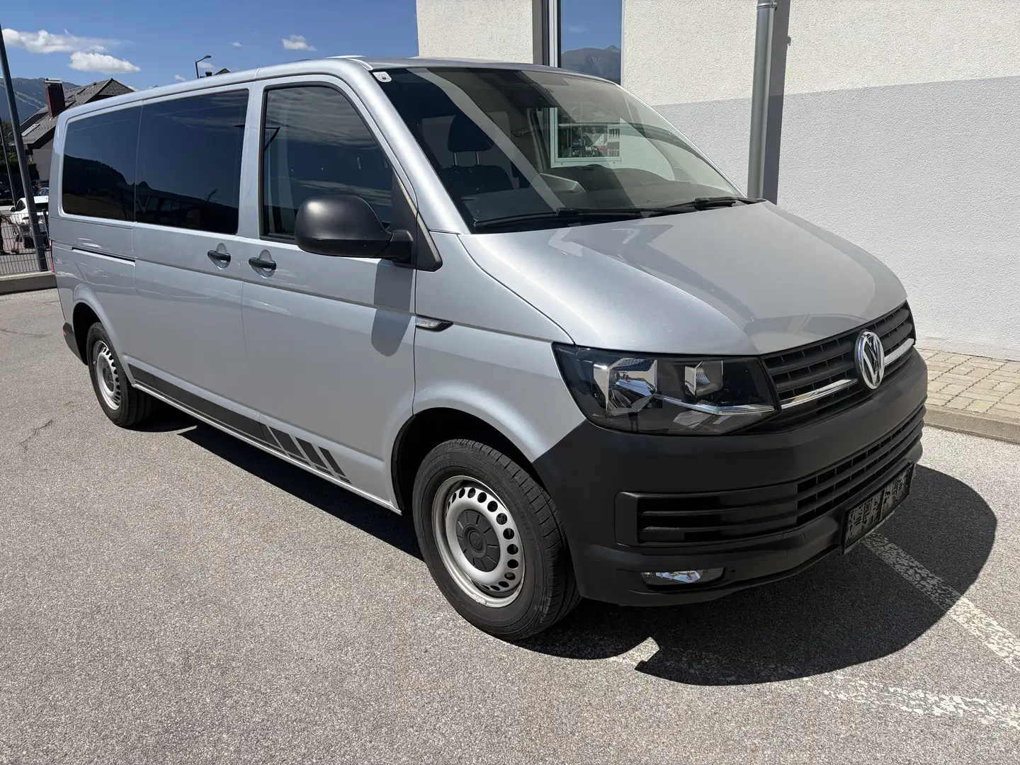 Volkswagen T6 Kombi LR 2,0 TDI BMT - 2