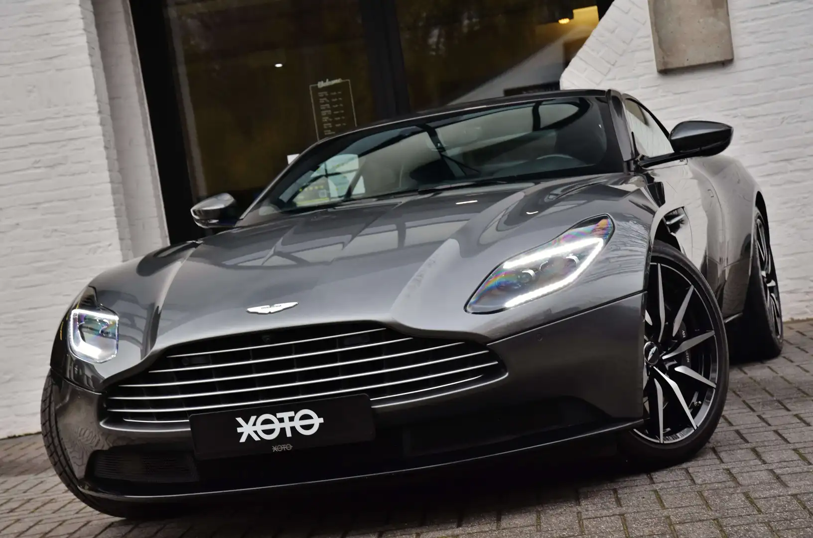 Aston Martin DB11 V8 COUPE ***1HD / FULL ASTON MARTIN HISTORY*** Vert - 1
