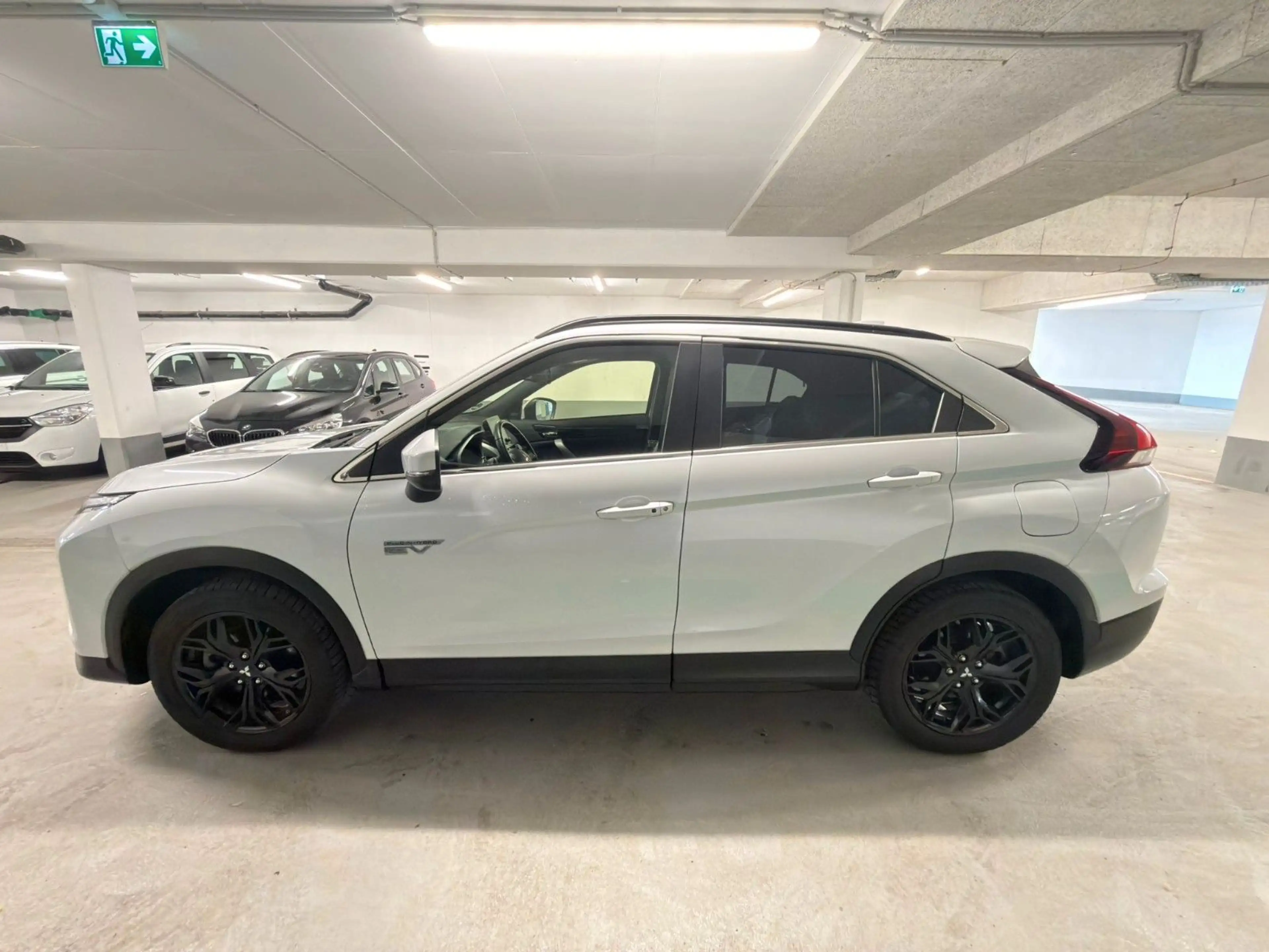 Mitsubishi Eclipse Cross Plus Plug-In Hybrid 4WD — photo 8