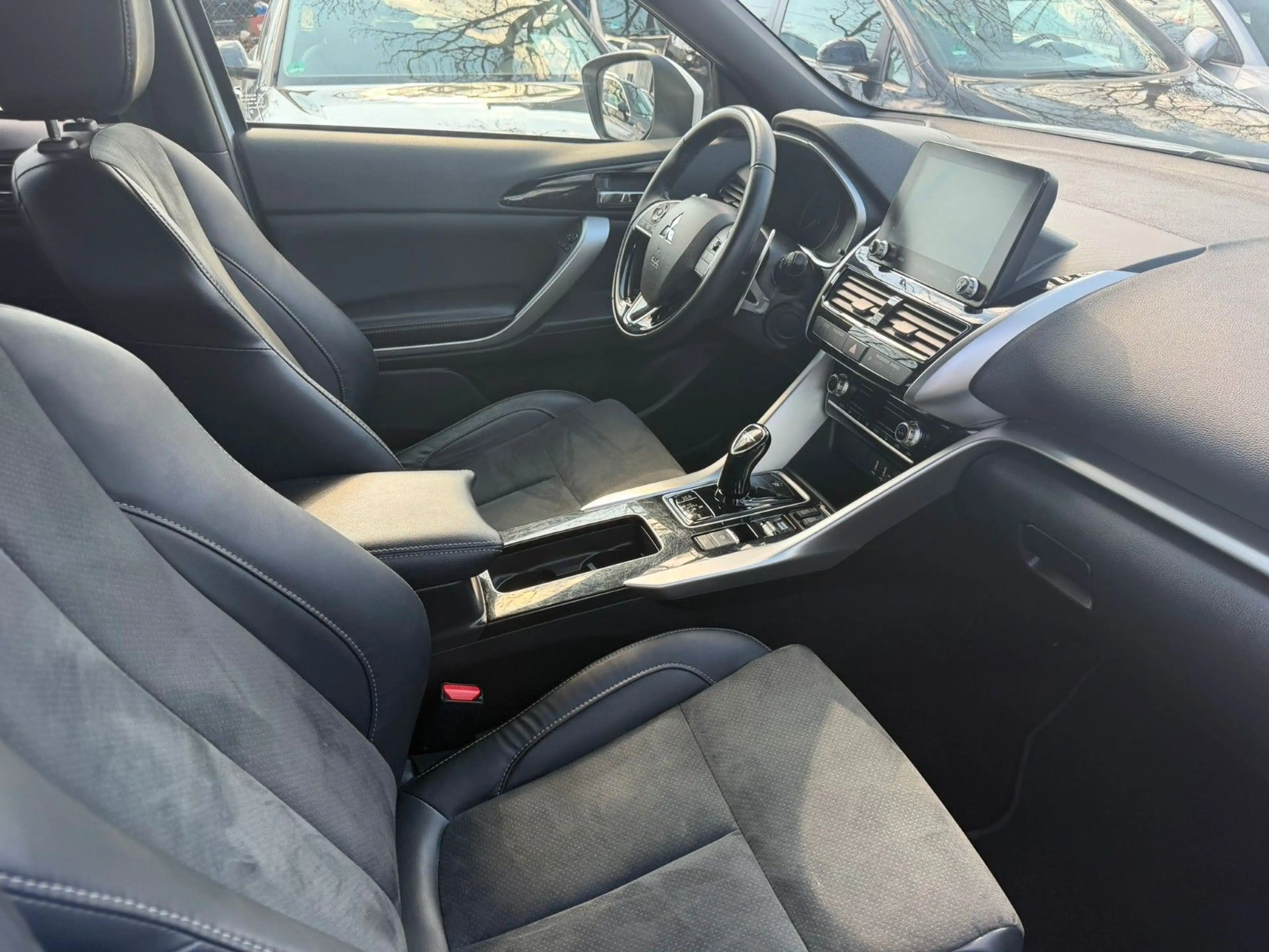 Mitsubishi Eclipse Cross Plus Plug-In Hybrid 4WD — photo 13