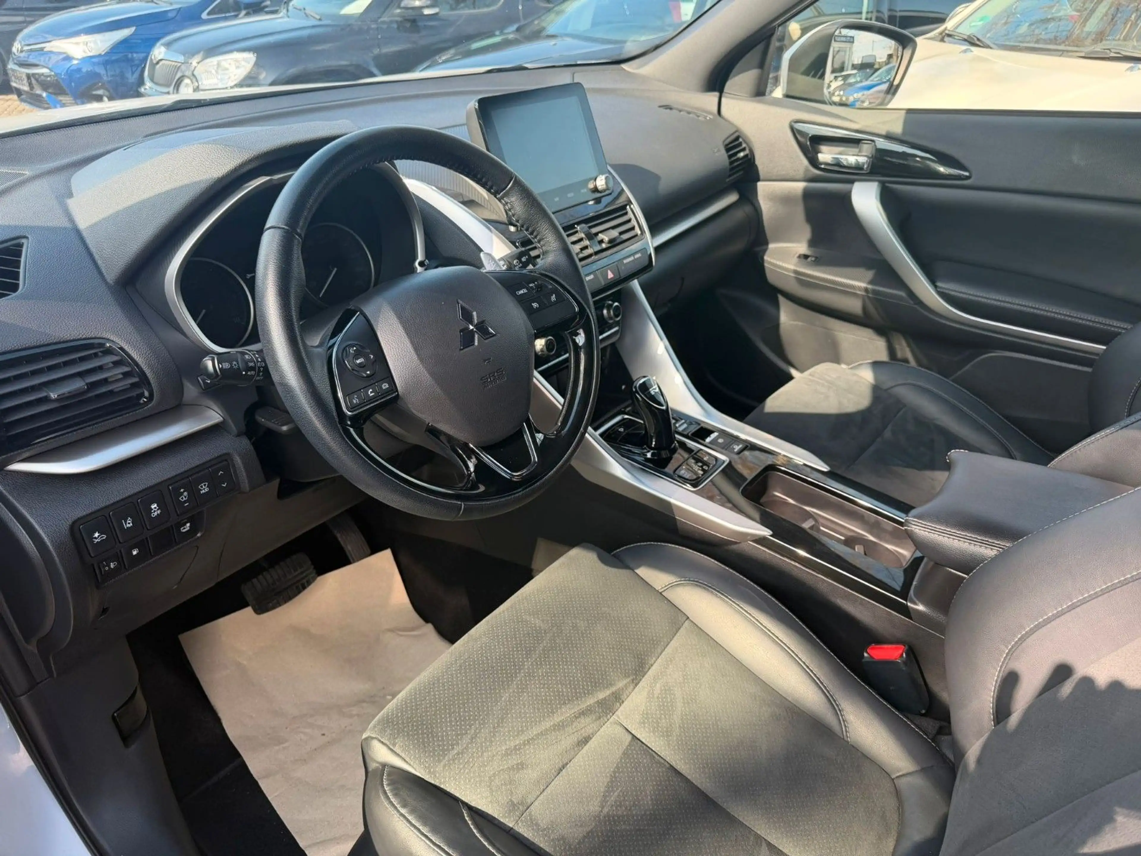 Mitsubishi Eclipse Cross Plus Plug-In Hybrid 4WD — photo 10