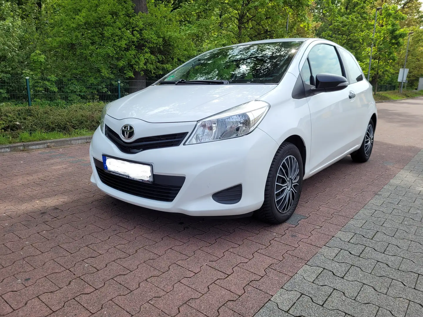 Toyota Yaris 1.33 VVT-i Cool LED, Service, Reifen NEU - 1