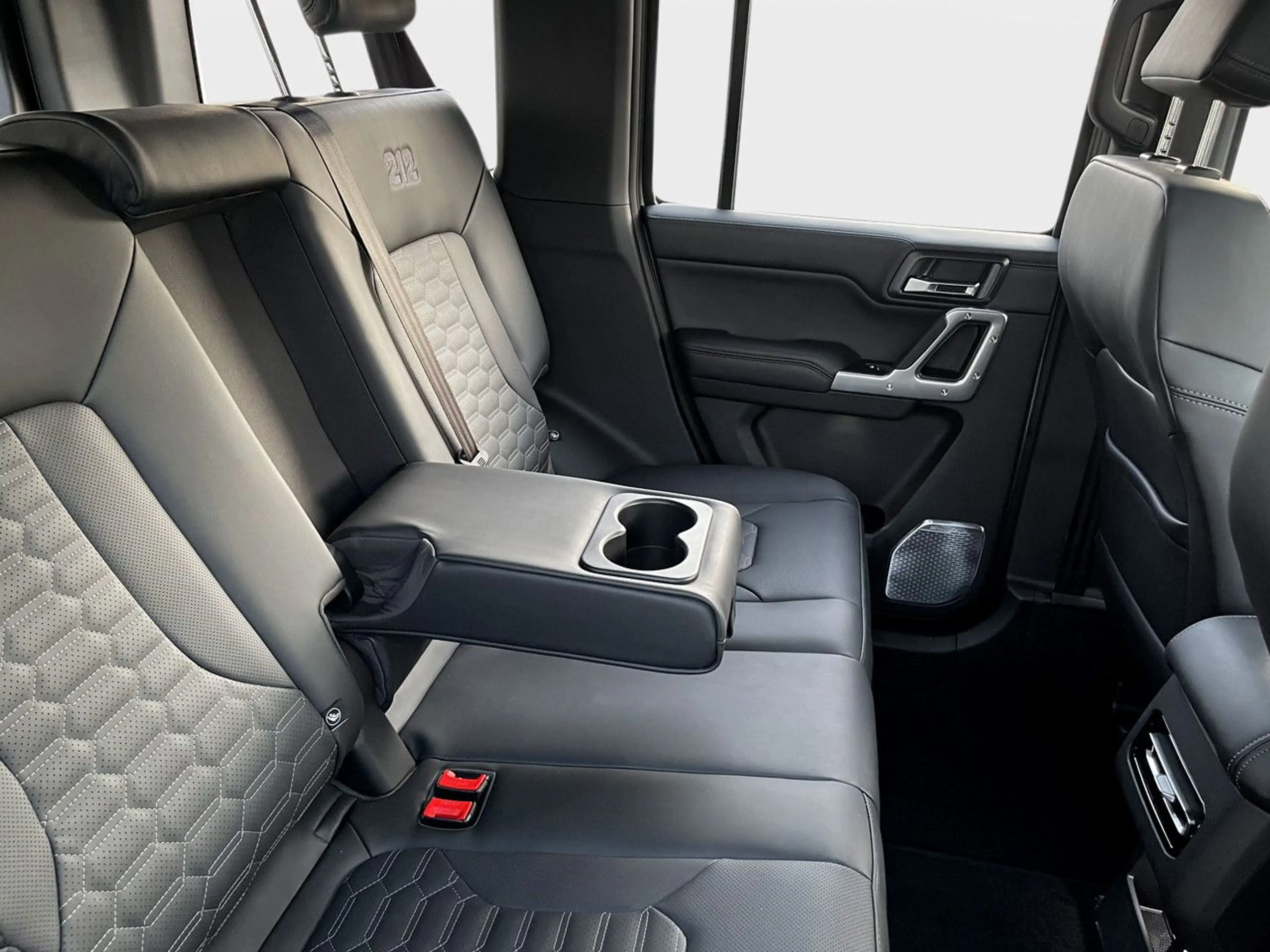 BAW 212 4WD Leder LED SHZ Seilwinde PDC 17"ALU CarBi — photo 13