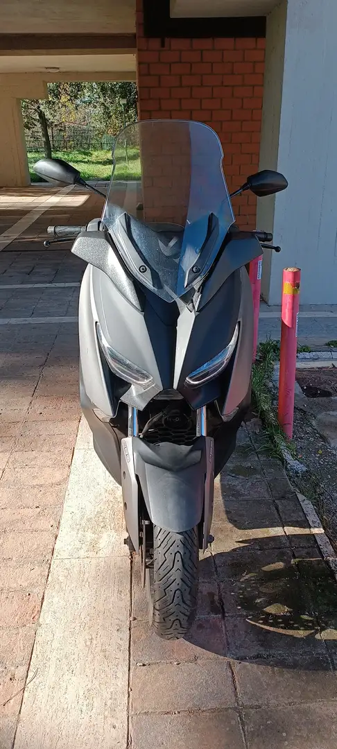 Yamaha X-Max 300 Anno 2017, con ABS e vernice nera satinata. Negro - 2
