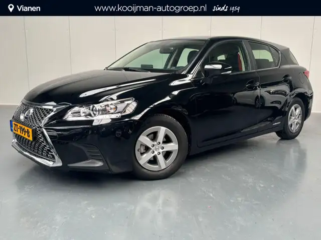 Lexus CT 200h Business Edition met speciaal sport interieur, zee