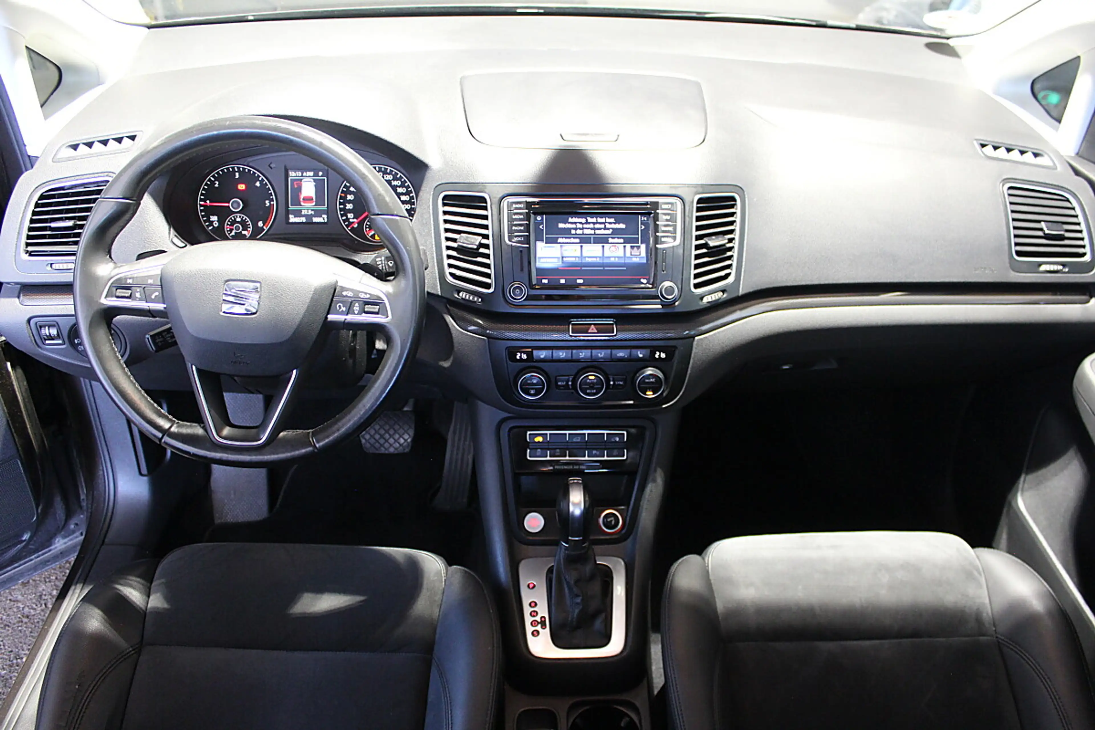 SEAT Alhambra Executive 2,0 TDI CR DSG XENON 7 SITZER AHK PAN... — photo 2