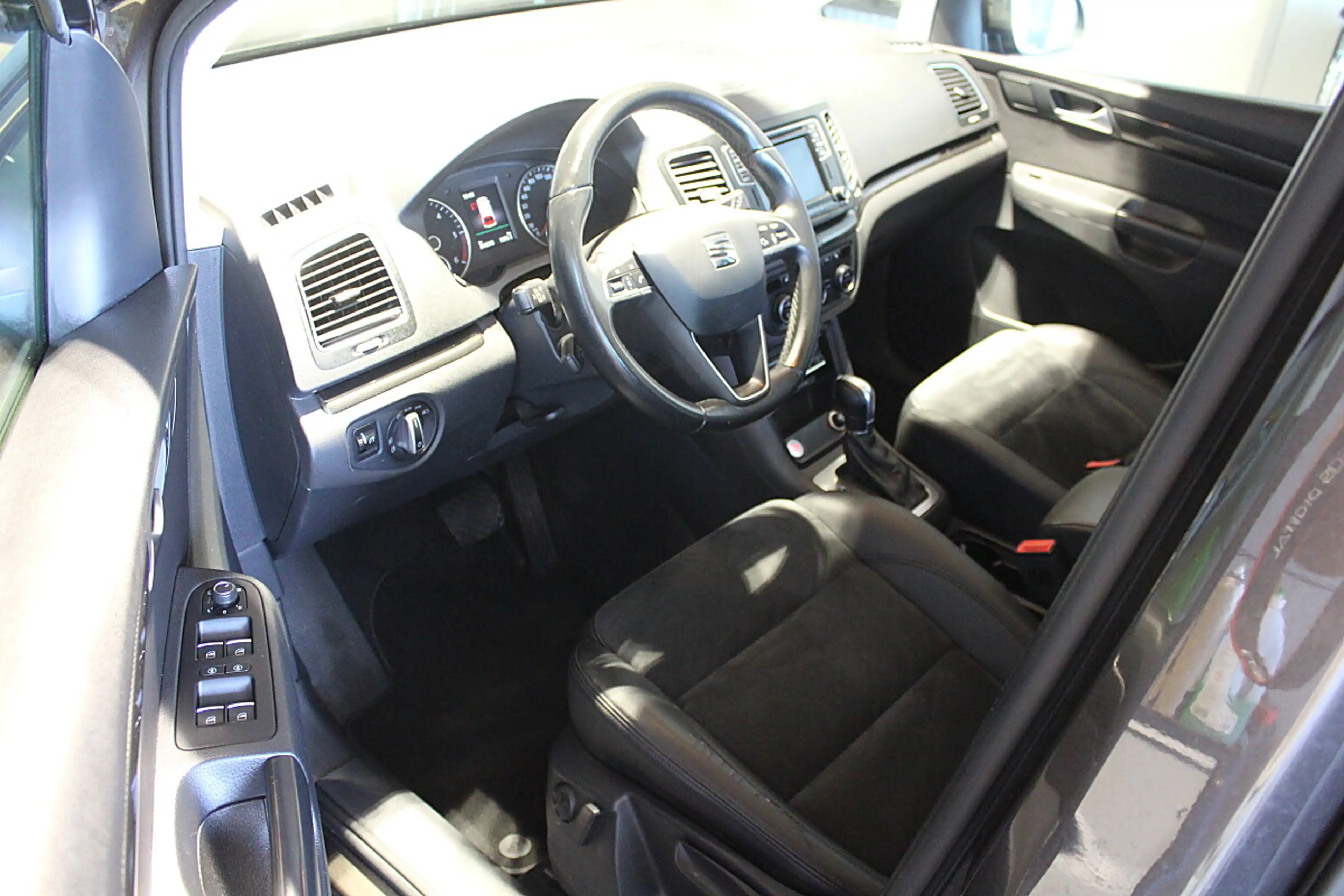 SEAT Alhambra Executive 2,0 TDI CR DSG XENON 7 SITZER AHK PAN... — photo 11