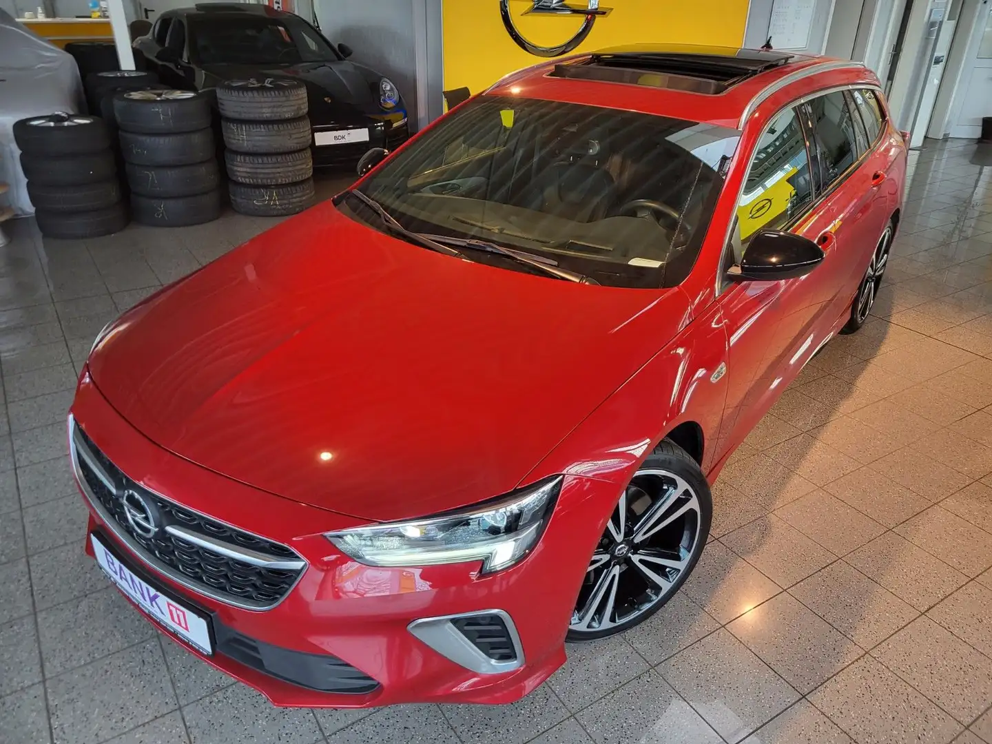 Opel Insignia B ST Premium GSi 4x4 mit Panorama-Dach Rot - 2
