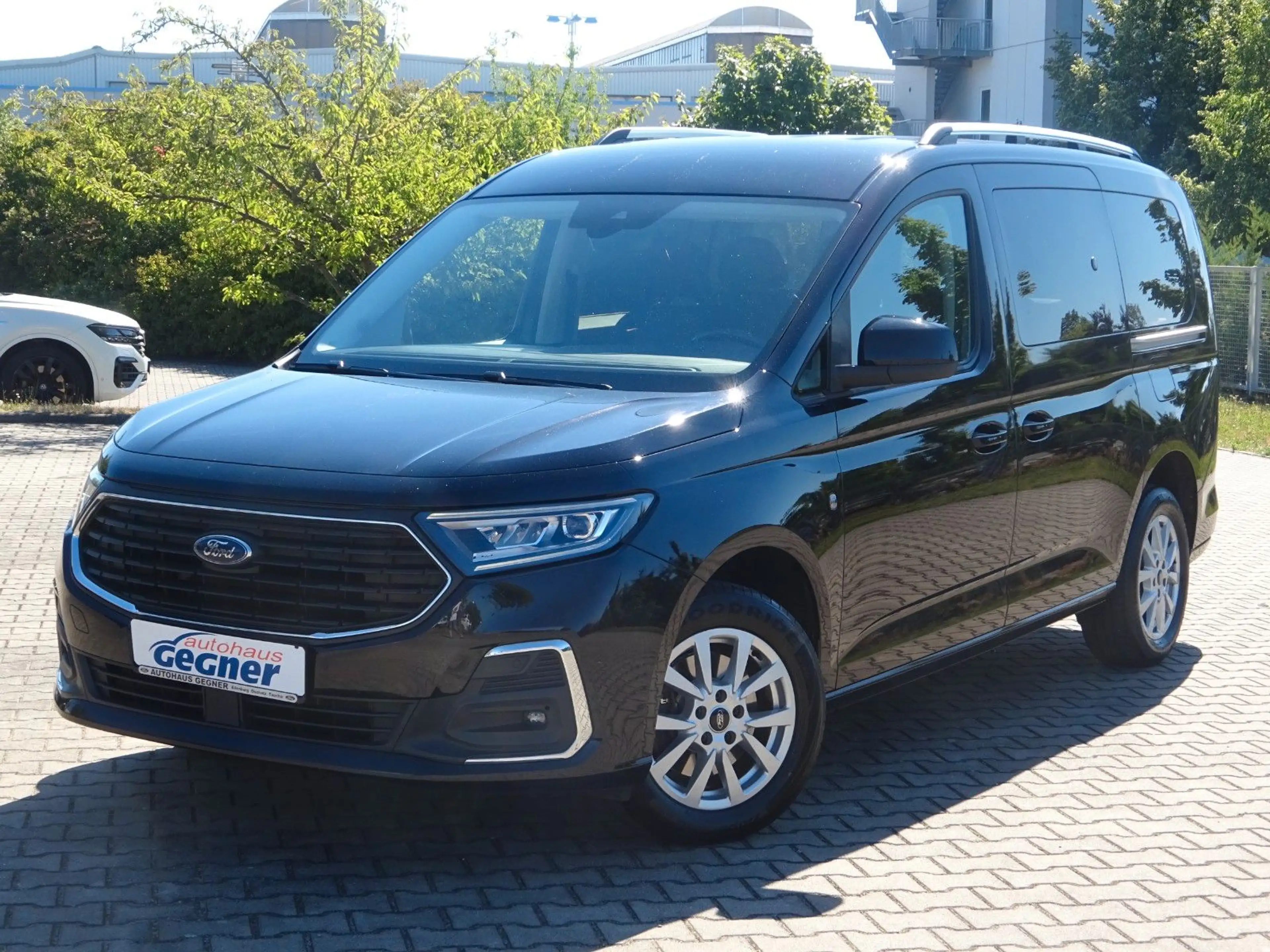 Ford Grand Tourneo Connect 122PS Titanium Navi — photo 2