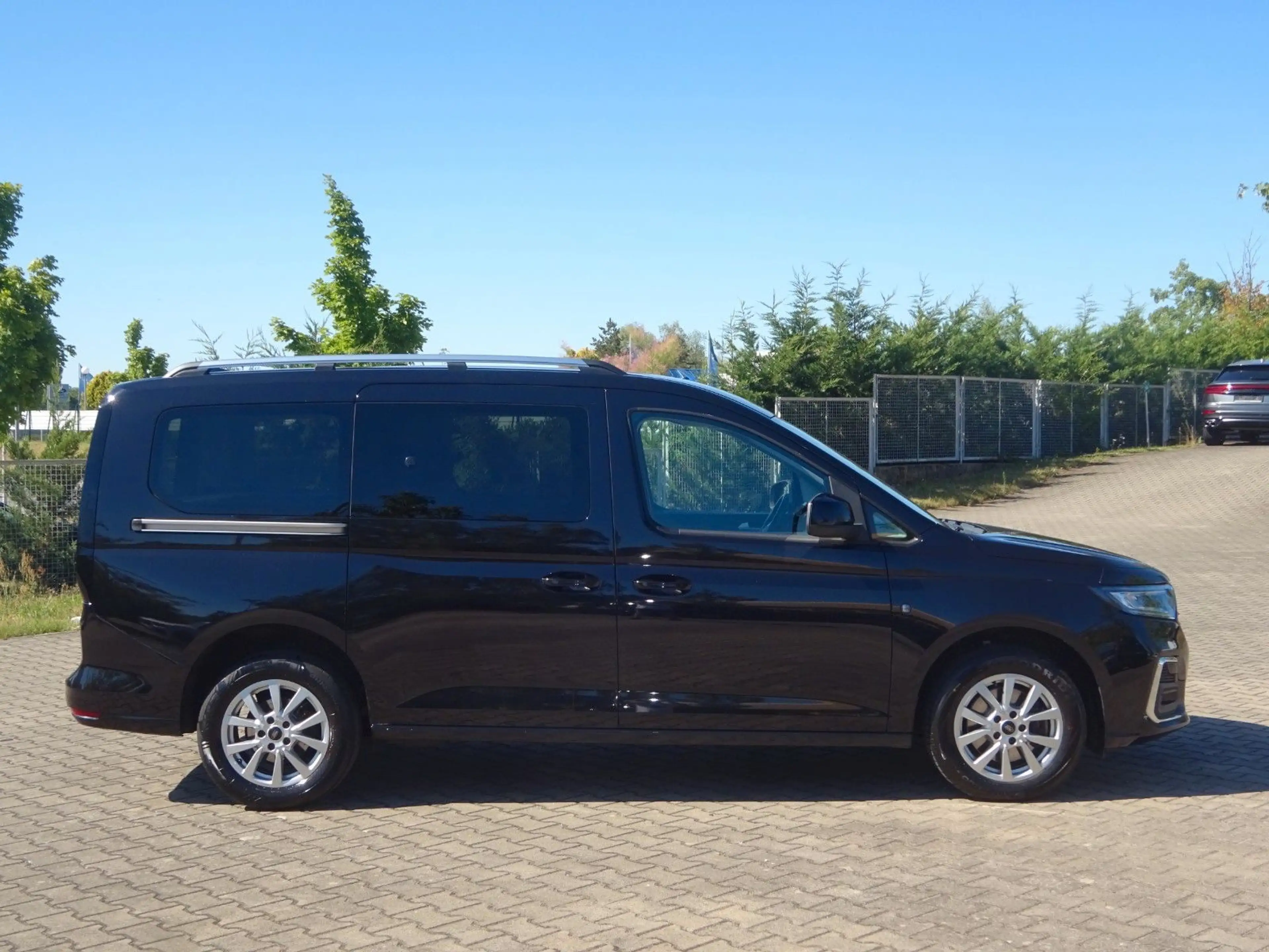 Ford Grand Tourneo Connect 122PS Titanium Navi — photo 10