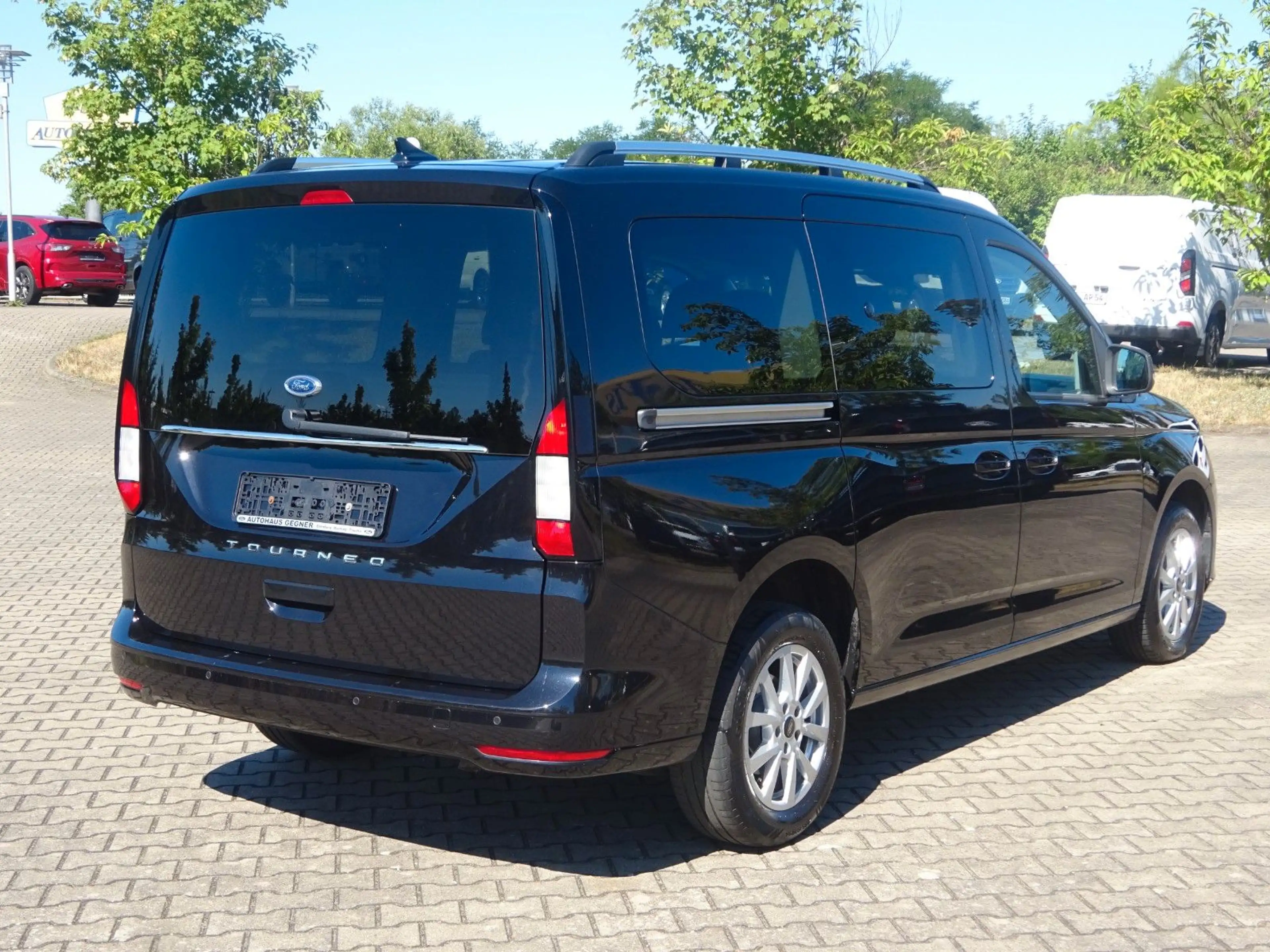 Ford Grand Tourneo Connect 122PS Titanium Navi — photo 9