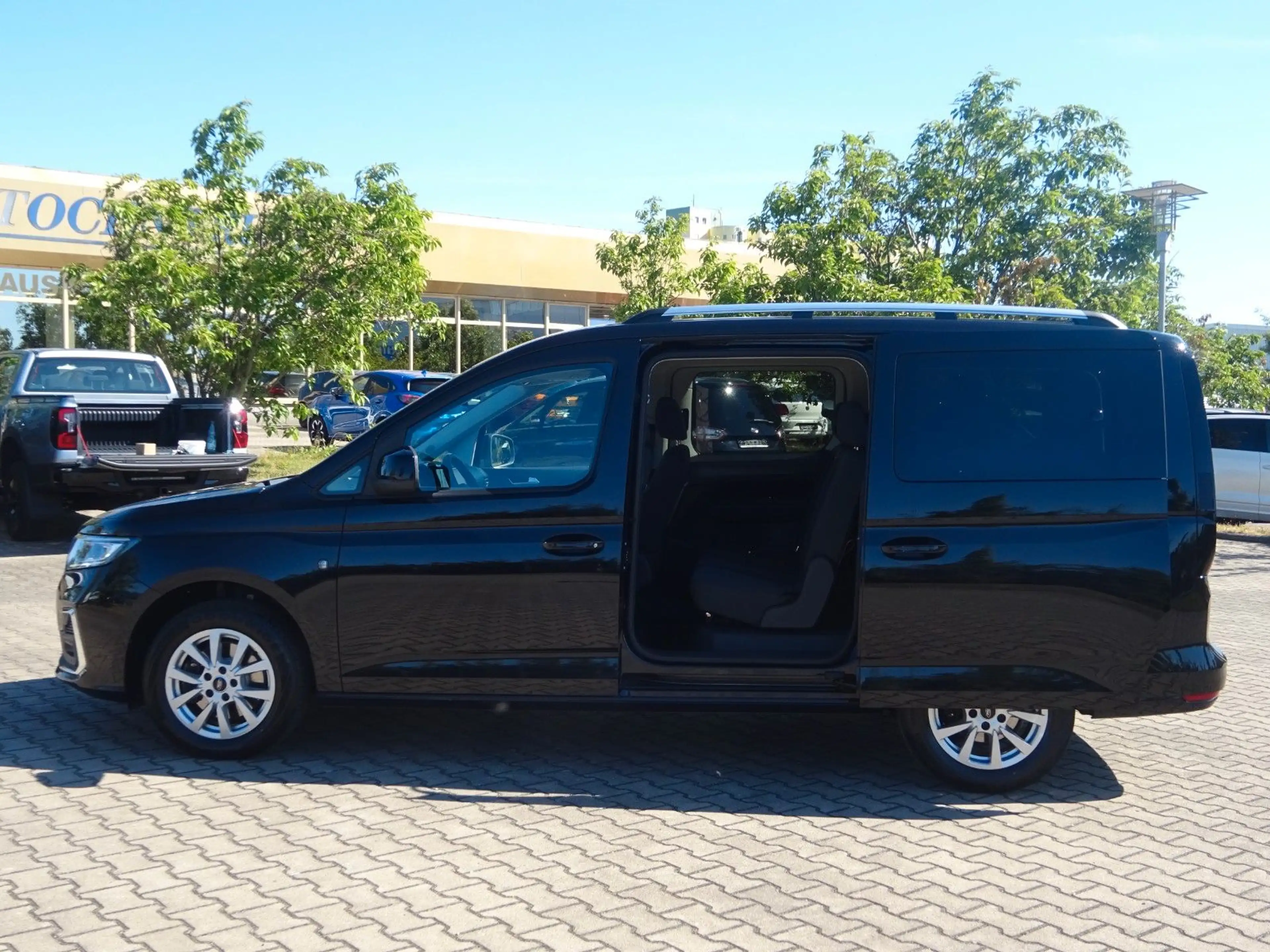 Ford Grand Tourneo Connect 122PS Titanium Navi — photo 4
