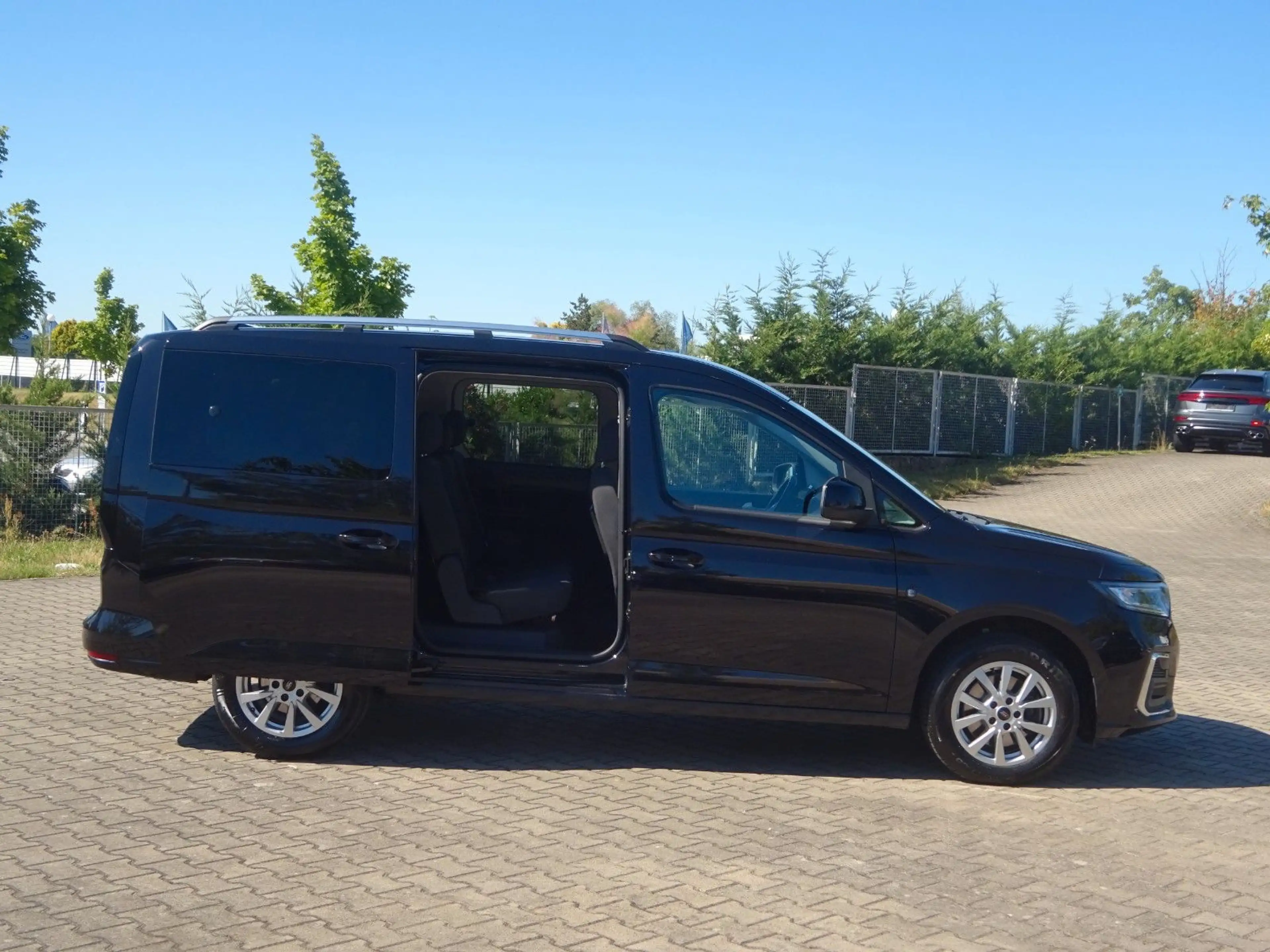 Ford Grand Tourneo Connect 122PS Titanium Navi — photo 11