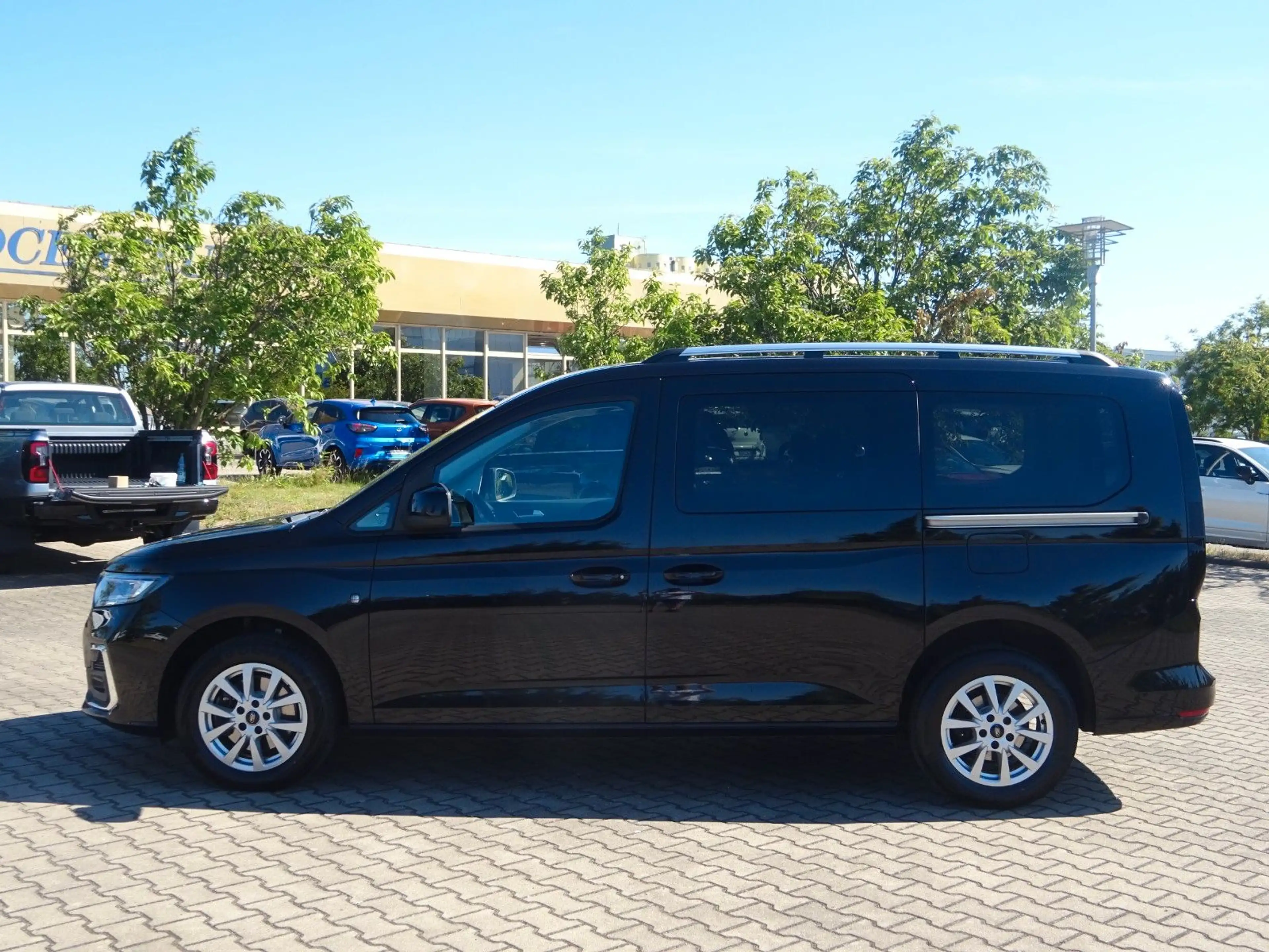 Ford Grand Tourneo Connect 122PS Titanium Navi — photo 3