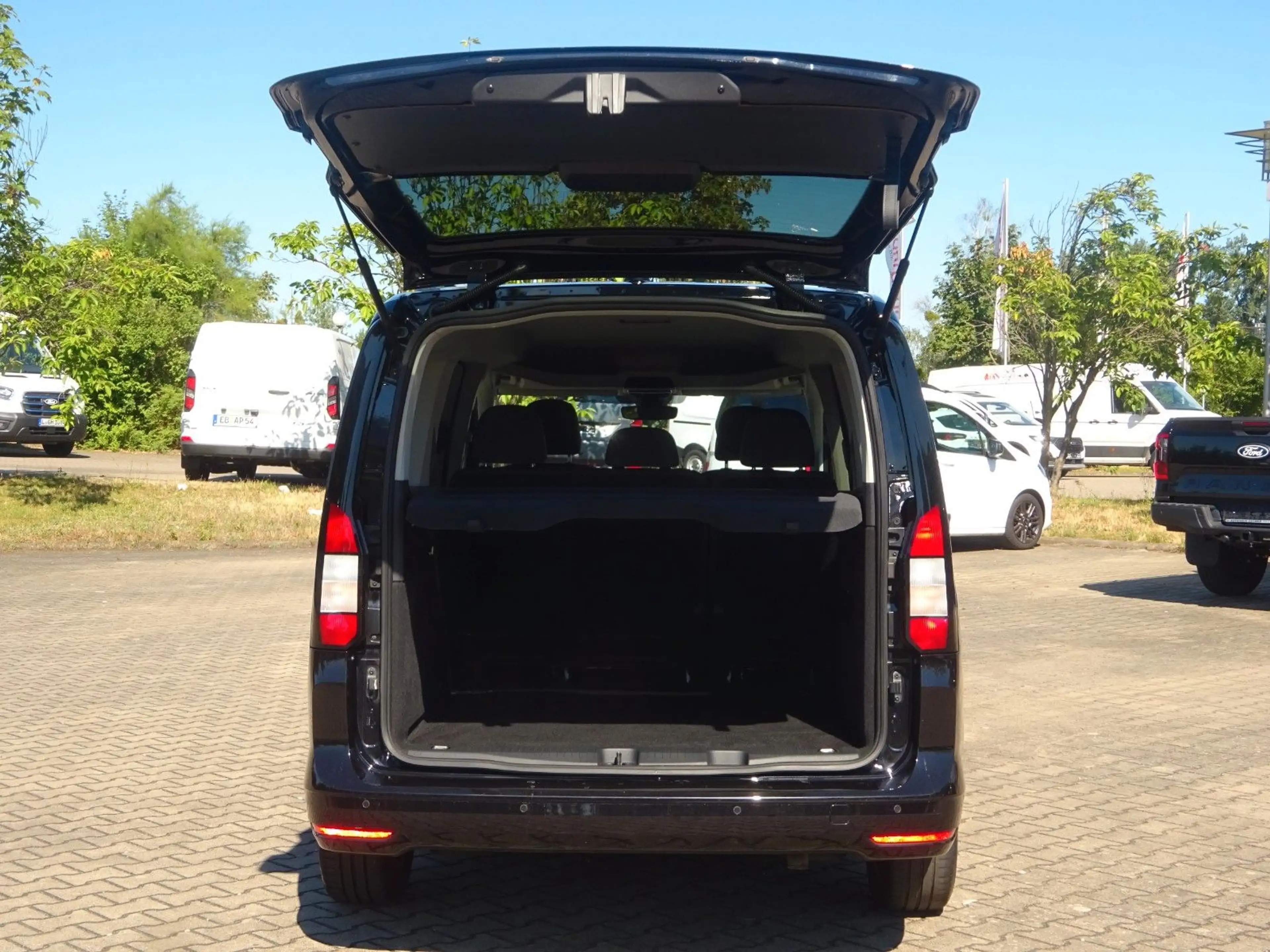Ford Grand Tourneo Connect 122PS Titanium Navi — photo 6