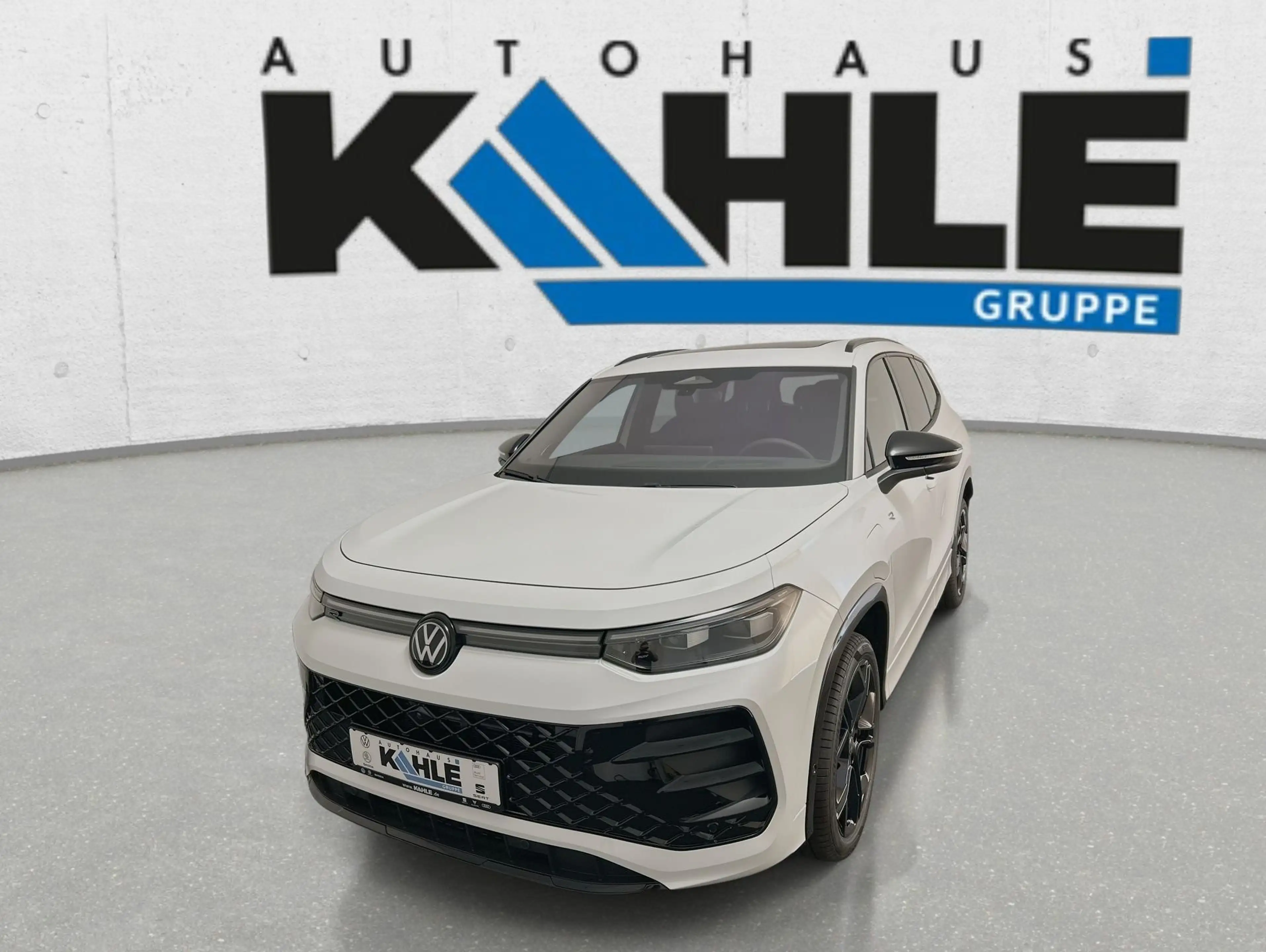 Volkswagen Tayron 1.5 eHybrid R-Line CarPlay Pano Black — photo 2
