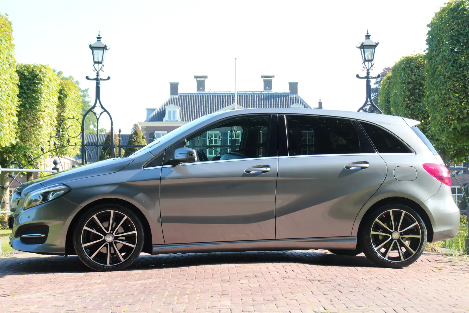 Mercedes-Benz B 180 AMBITION | NL-AUTO! | 1 EIGENAAR | PARK SENS V+A | Gris - 2