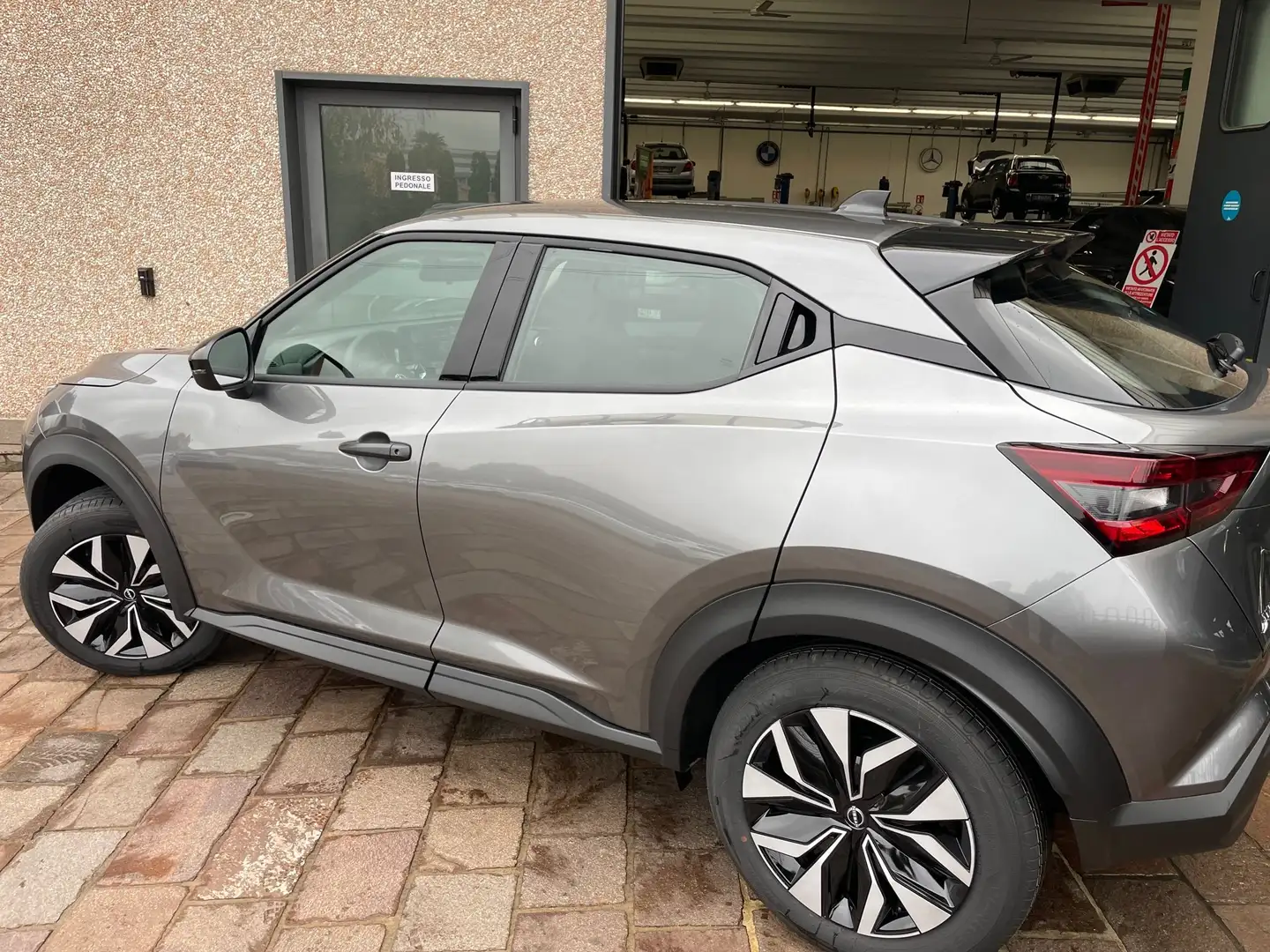 Nissan Juke 1.0 dig-t Acenta 114cv Gris - 2