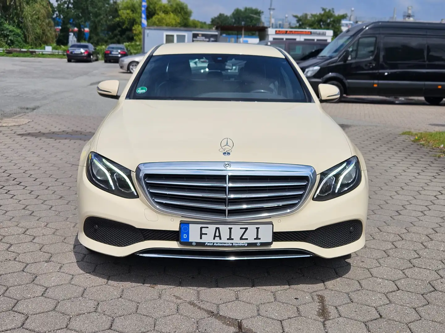 Mercedes-Benz E 220 E 220 d Avantgarde Navi Kamera LED Beige - 2