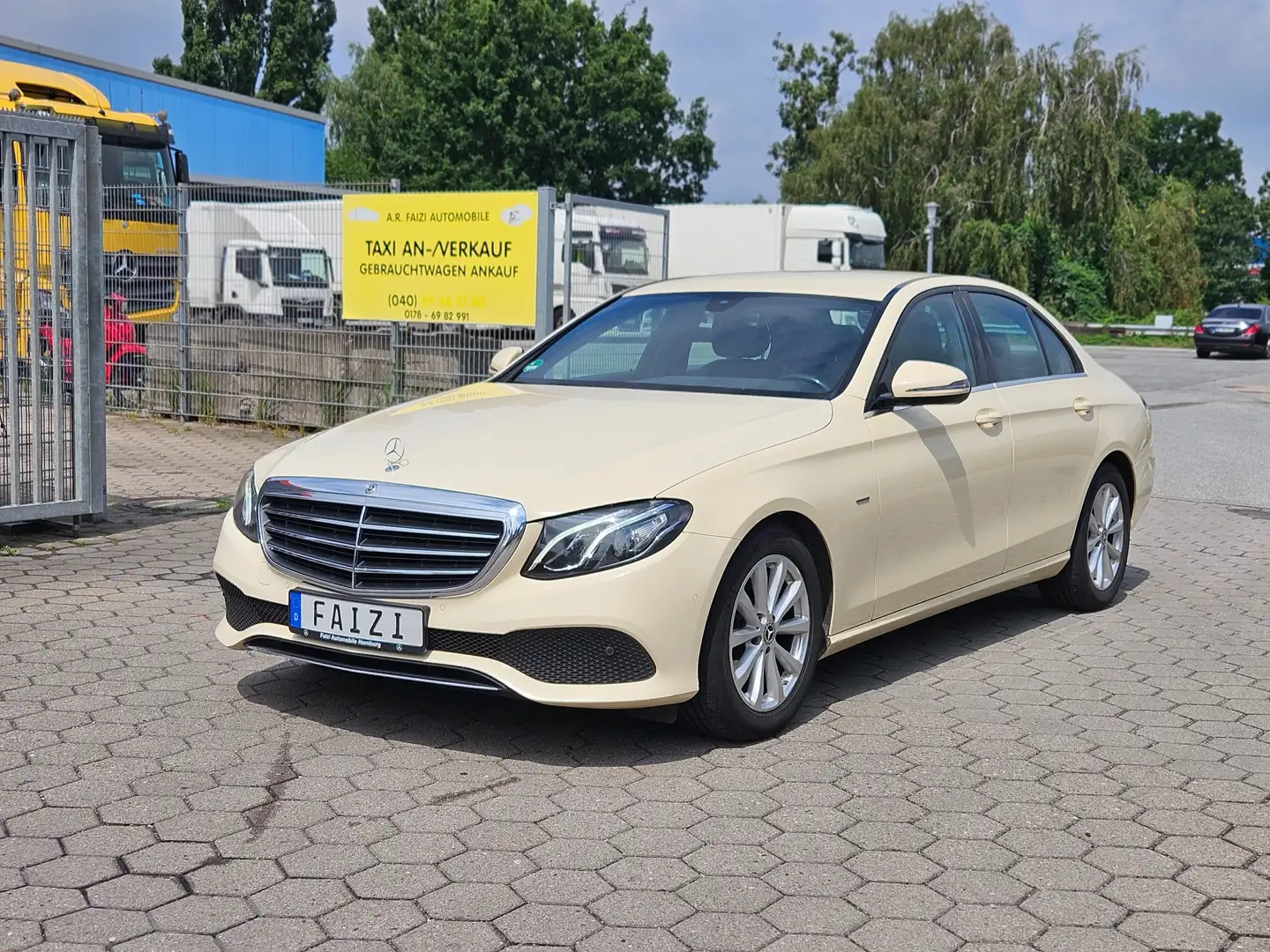 Mercedes-Benz E 220 E 220 d Avantgarde Navi Kamera LED Beige - 1