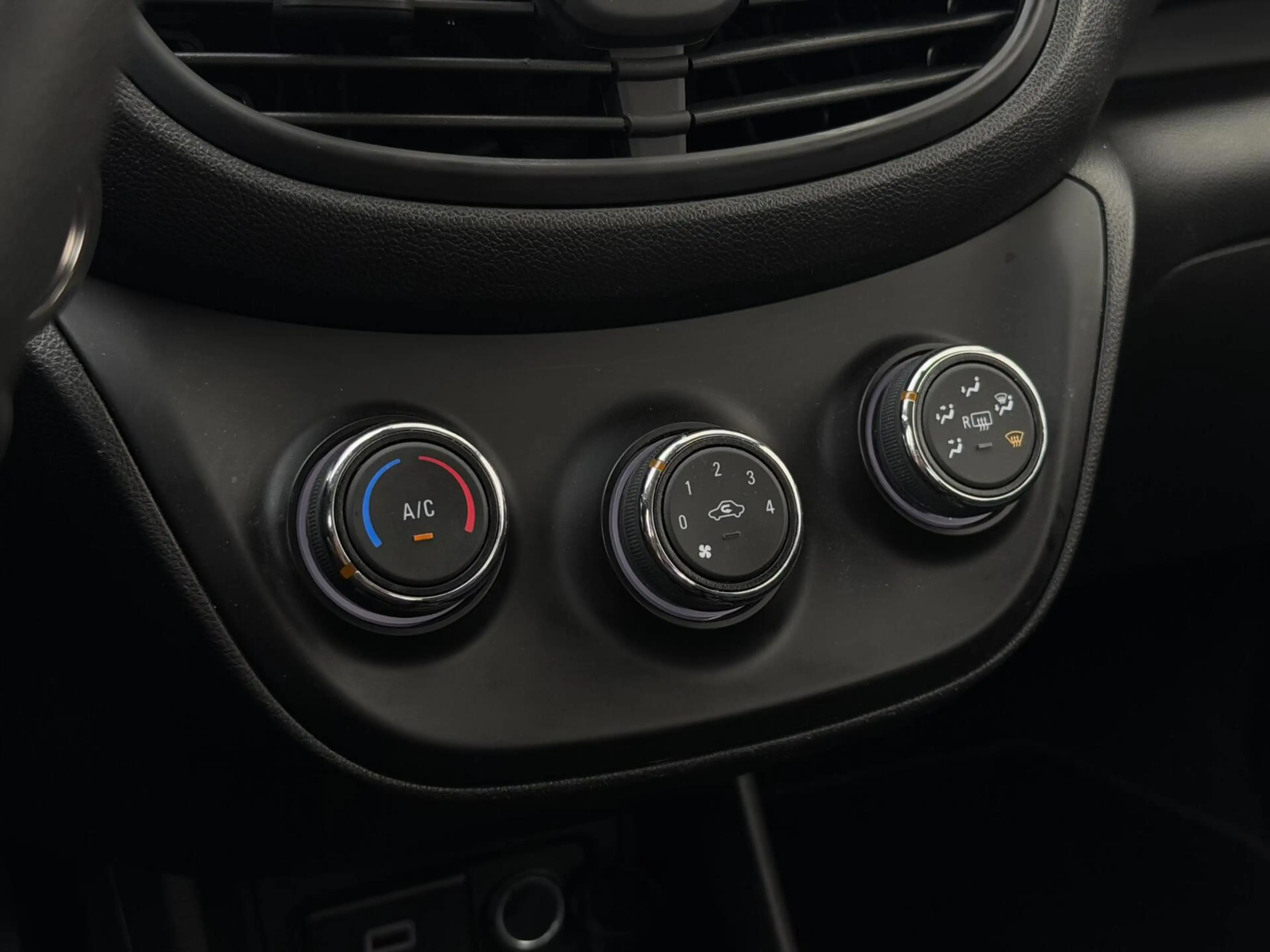 Opel Karl 1.0 ecoFLEX 120 Jaar Edition | cruise | airco | PD — photo 14