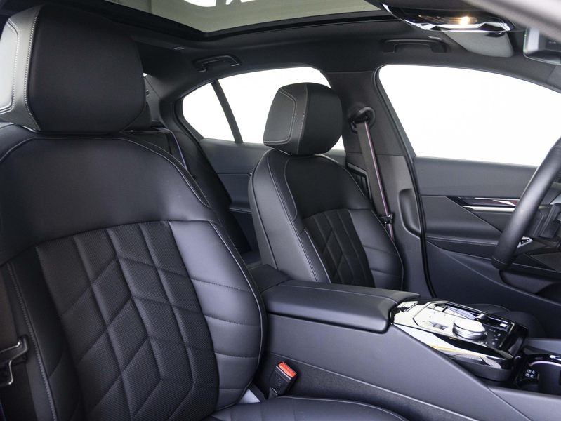 BMW 550 5 Serie Sedan 550e xDrive | M Sportpakket Pro | In — photo 4