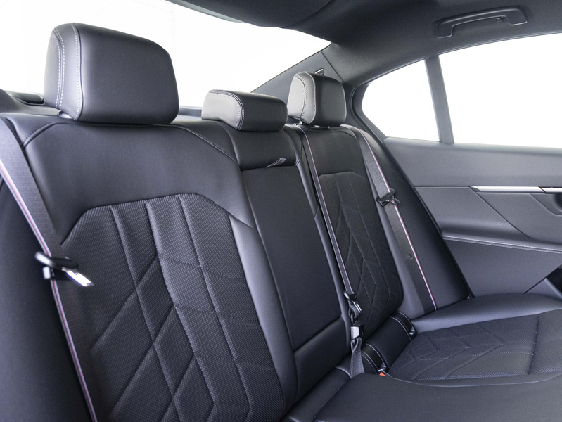 BMW 550 5 Serie Sedan 550e xDrive | M Sportpakket Pro | In — photo 11