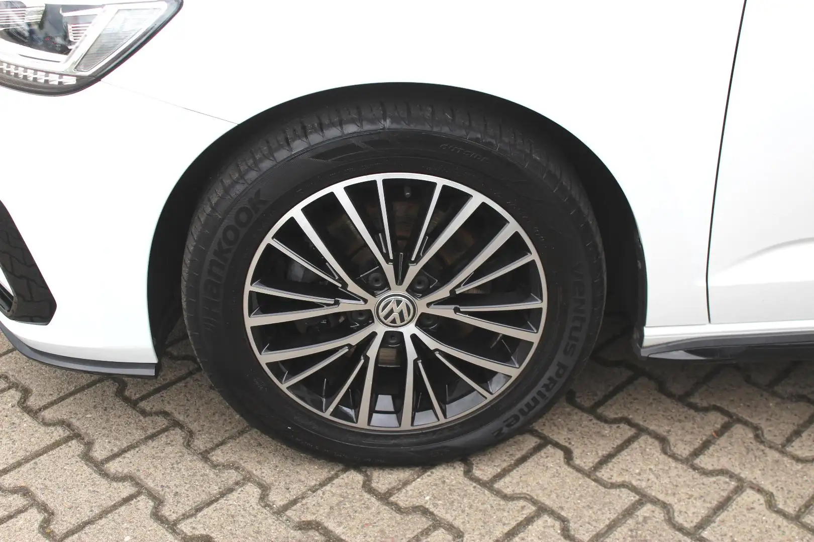 Volkswagen Touran Highline 2.0 TDI DSG Weiß - 2