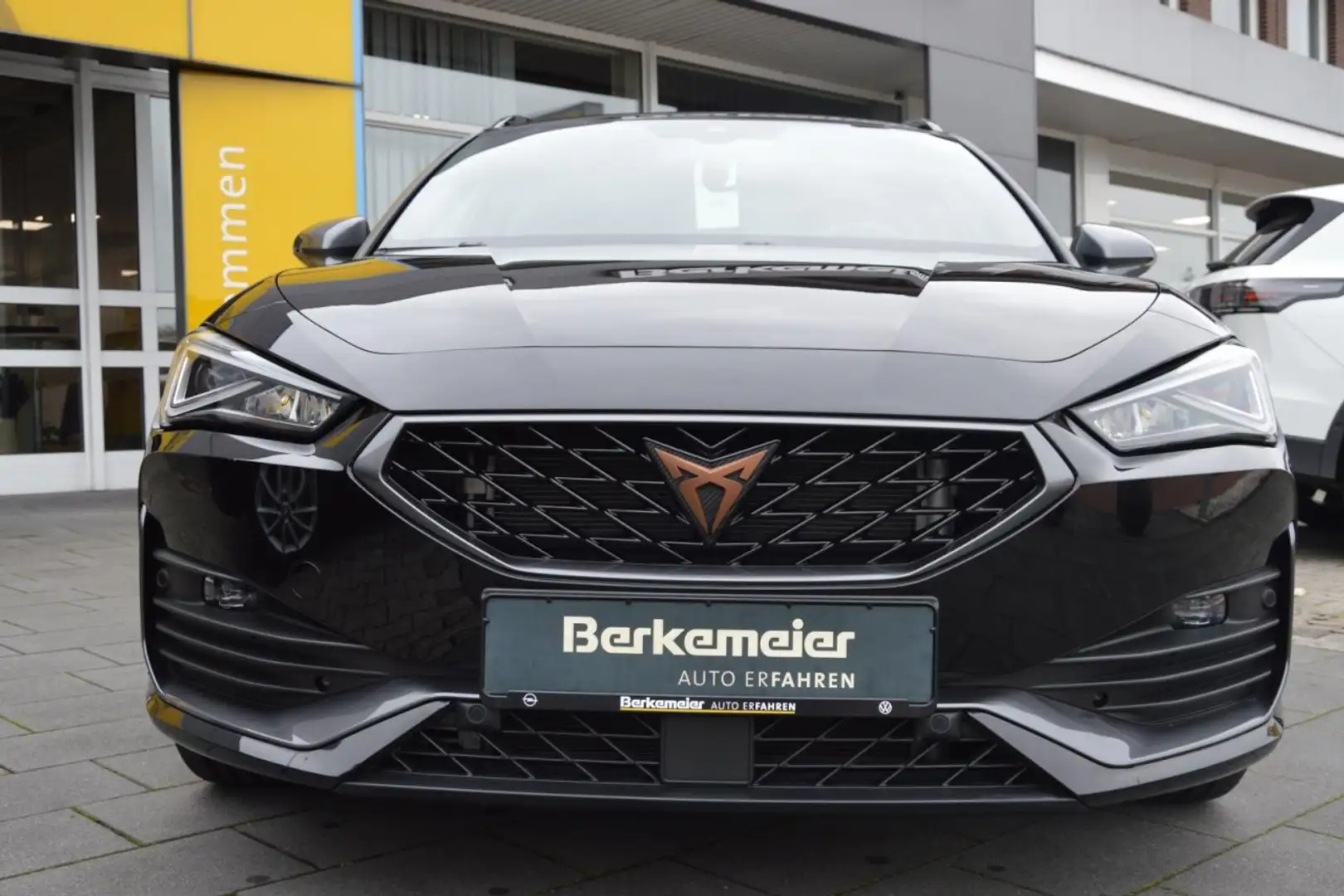 CUPRA Leon Sportstourer e-Hybrid/DSG/ACC/Sitzh./Navi/RFK Zwart - 2
