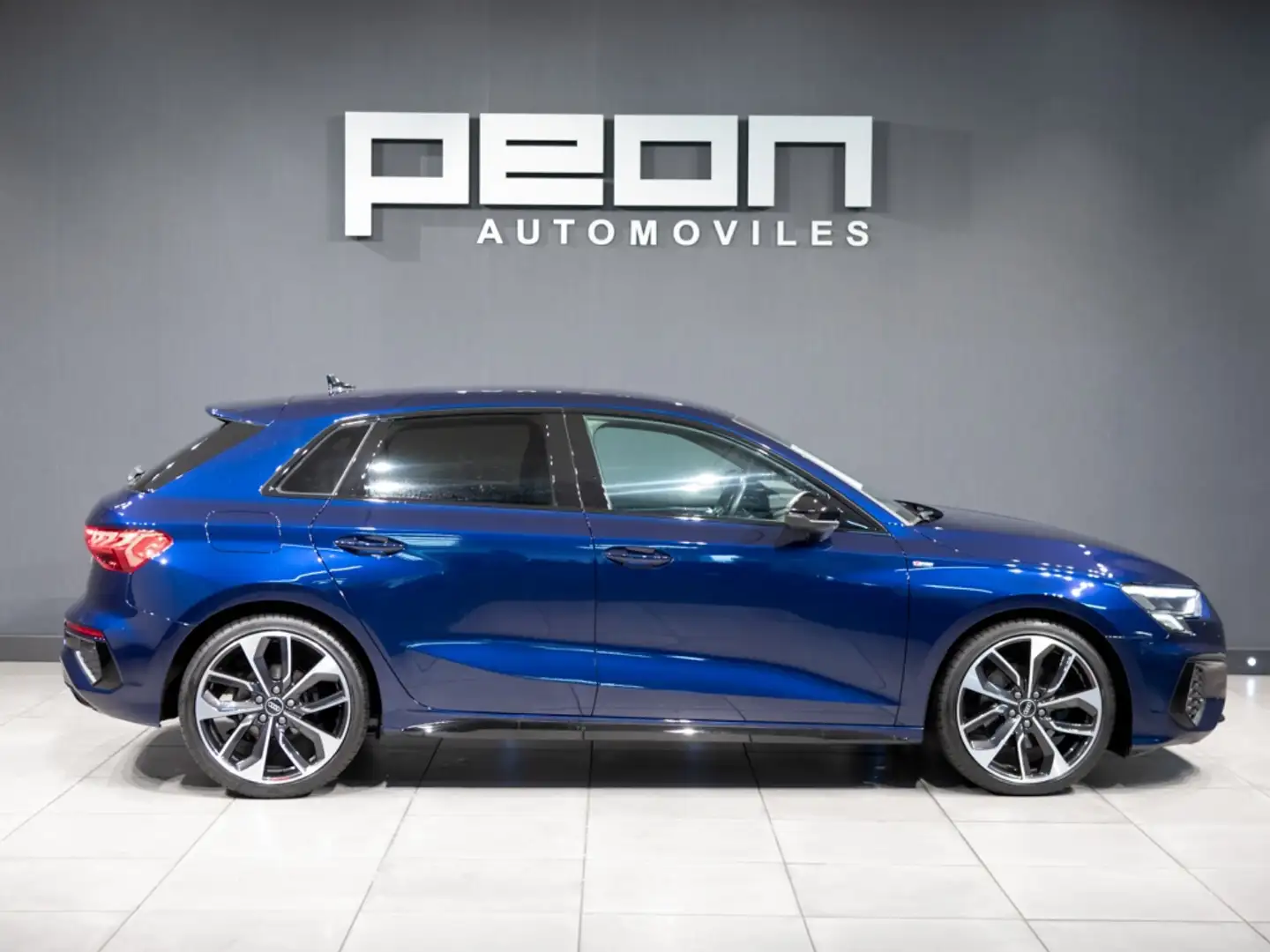Audi A3 Sportback 35TDI Black line S tronic Azul - 2