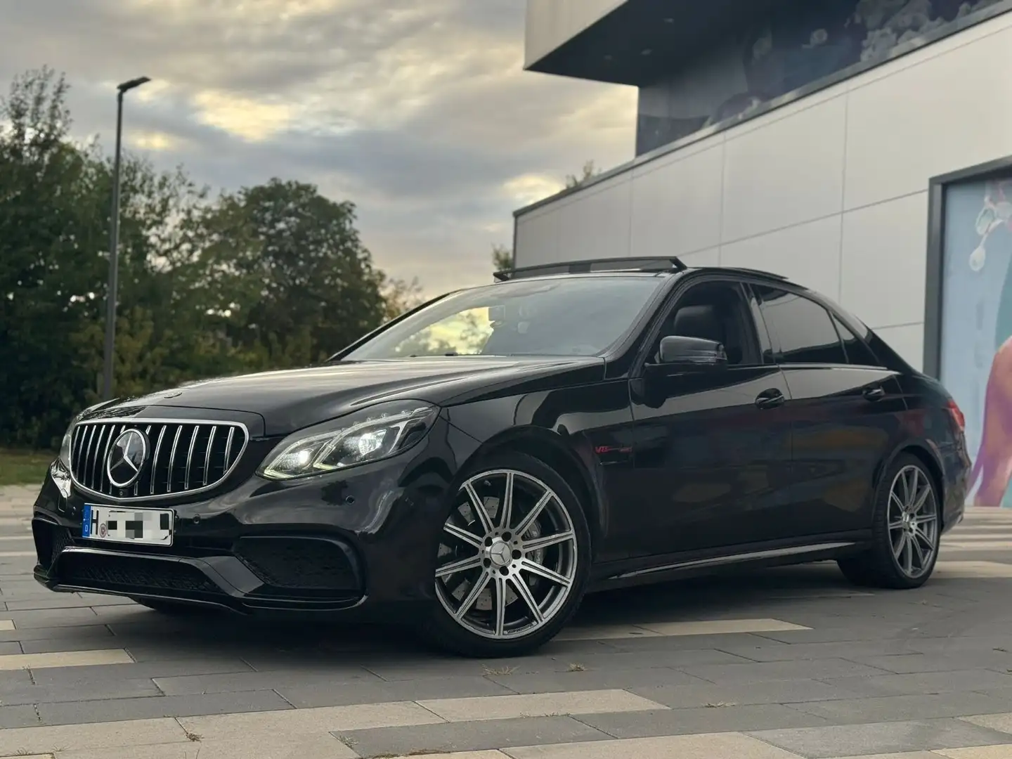 Mercedes-Benz E 63 AMG 4Matic Designo.Pano+Massage TOP Zustand Schwarz - 2
