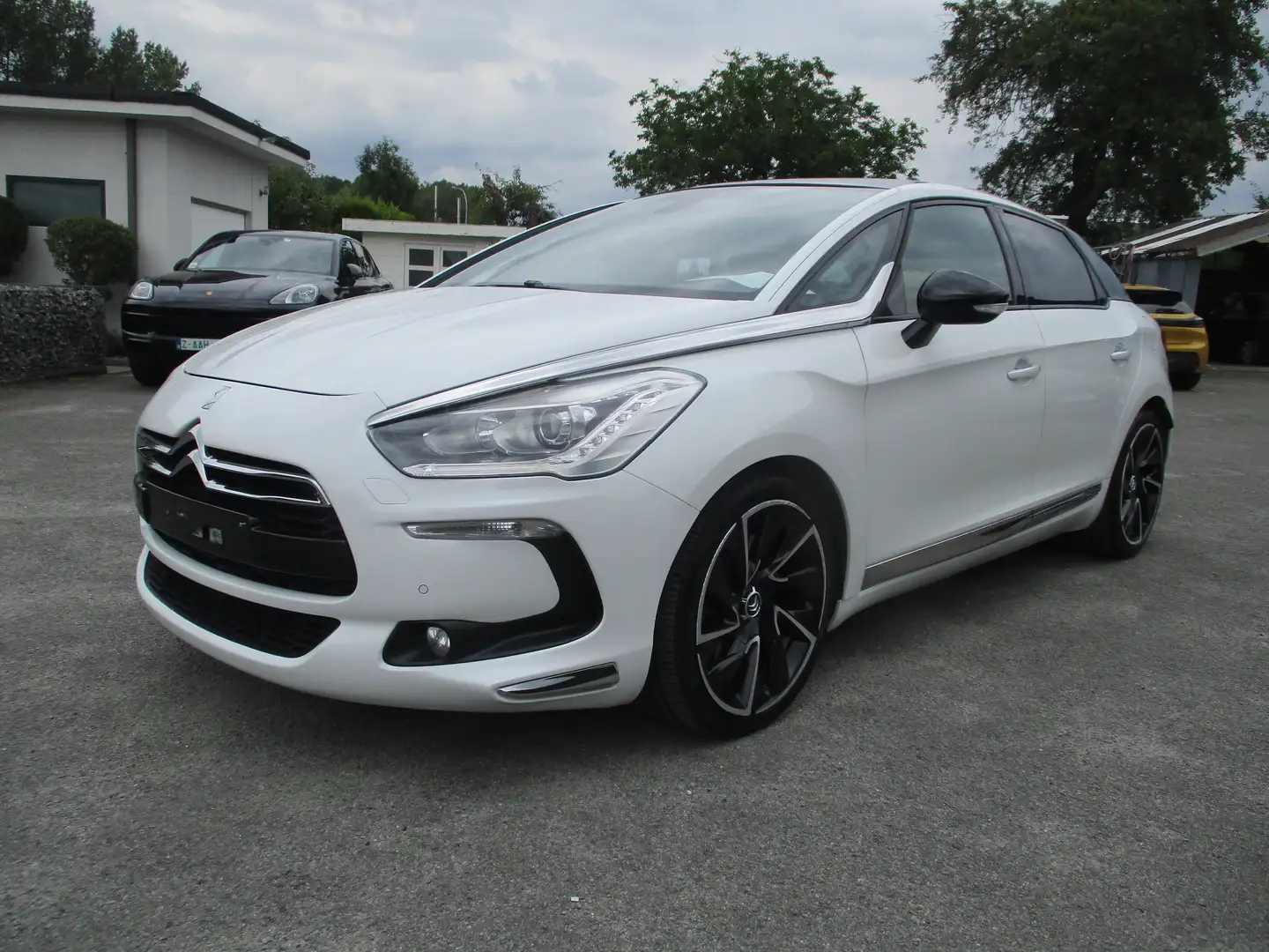 Citroen DS5 1.6 THP Navi/Leder/Pano/Garantie/120.000km Bílá - 1