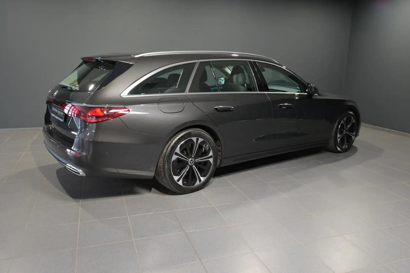 Mercedes-Benz E 300 de T AVANTGARDE/LED/AHK/KAMERA/TOTW/MBUX Grau - 2