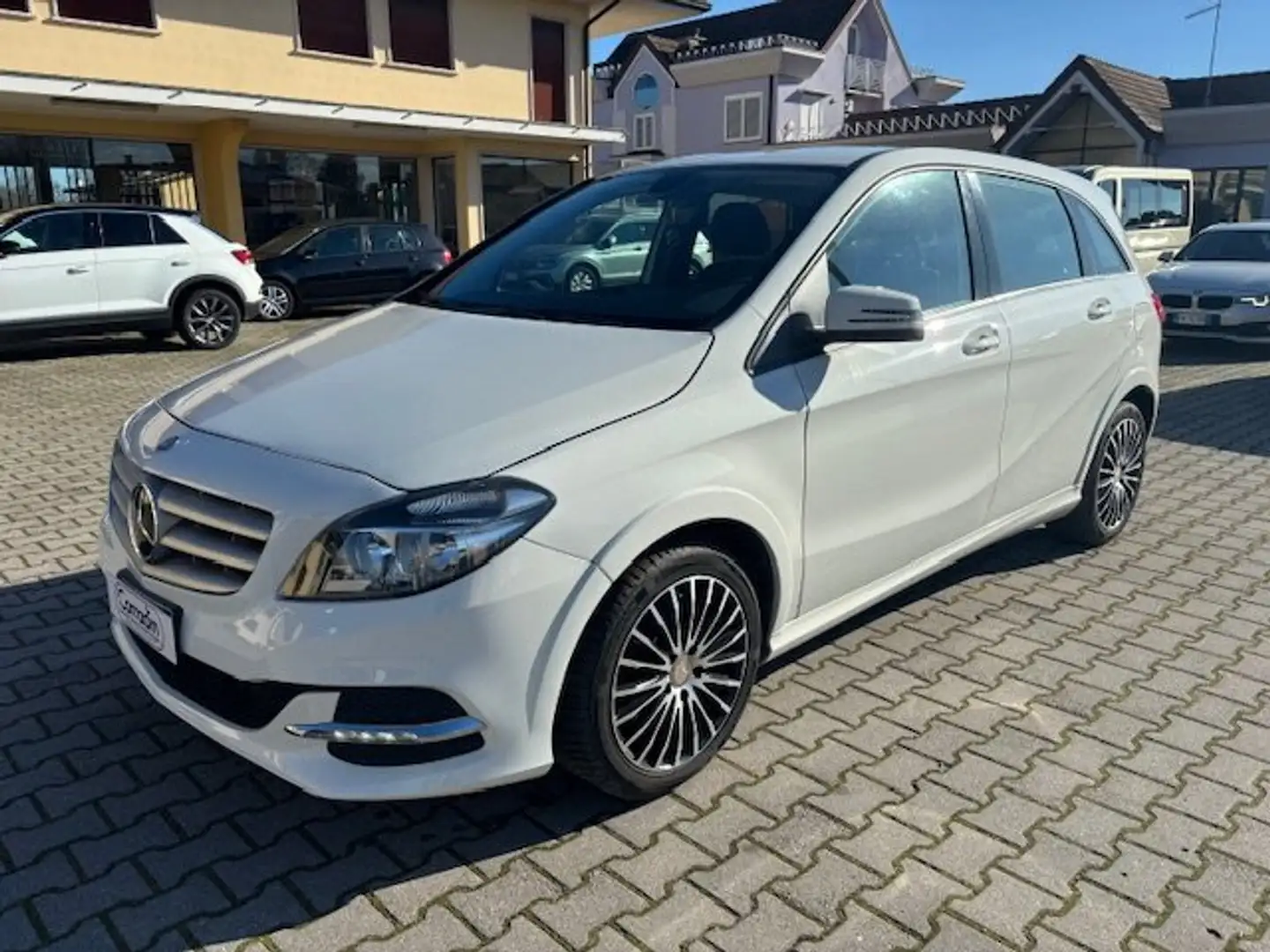 Mercedes-Benz B 200 B 200 c (ngd) Executive AUTOMATICA Bílá - 1