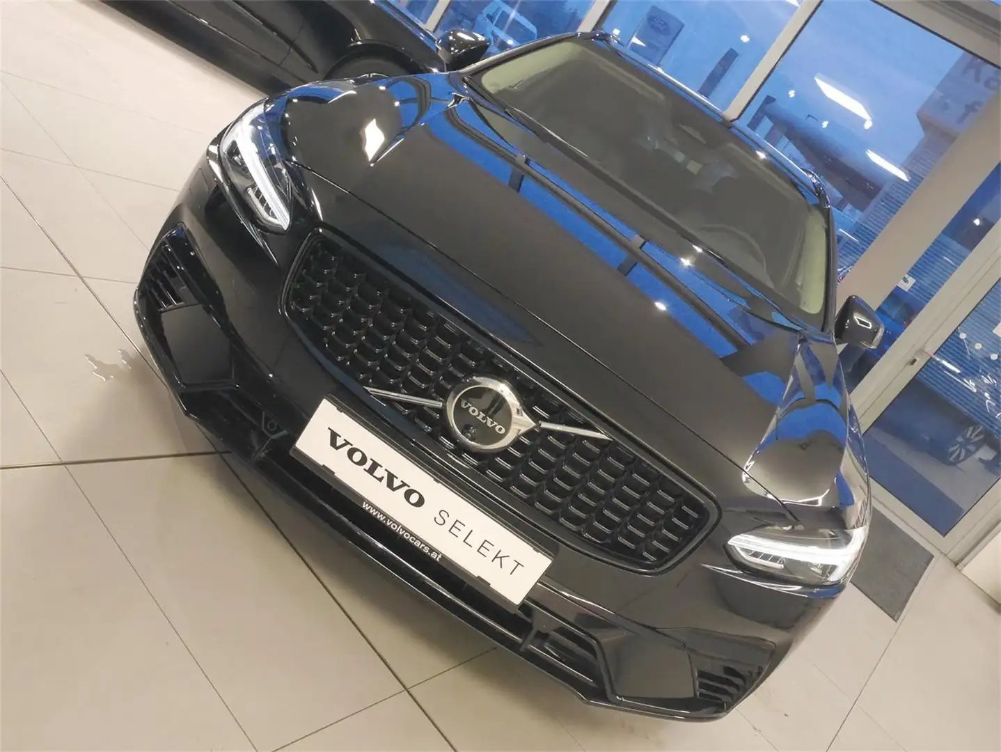 Volvo V90 T6 AWD Geartr. Plus Dark Schwarz - 2