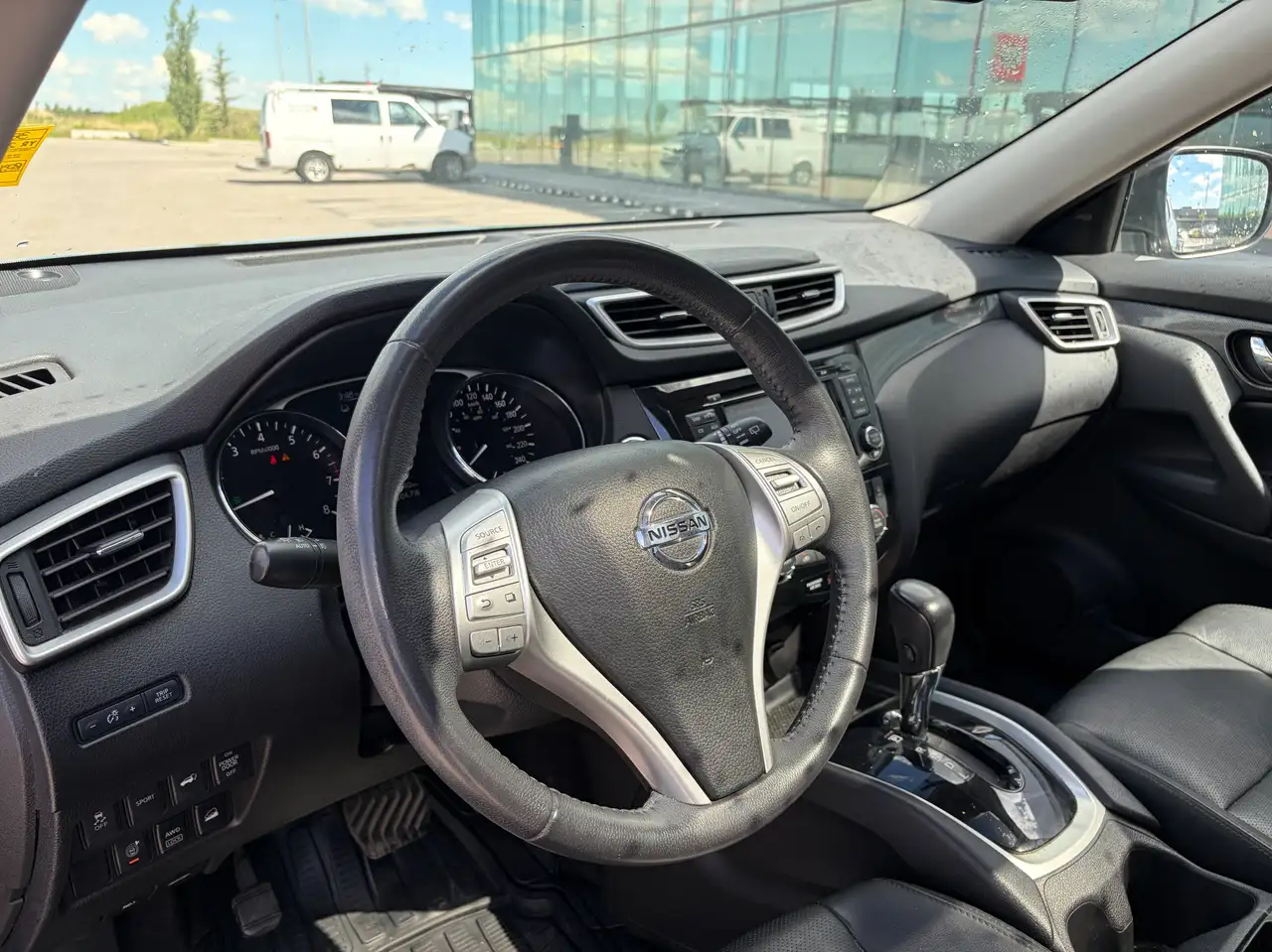 Nissan Rogue снимка Nissan Rogue